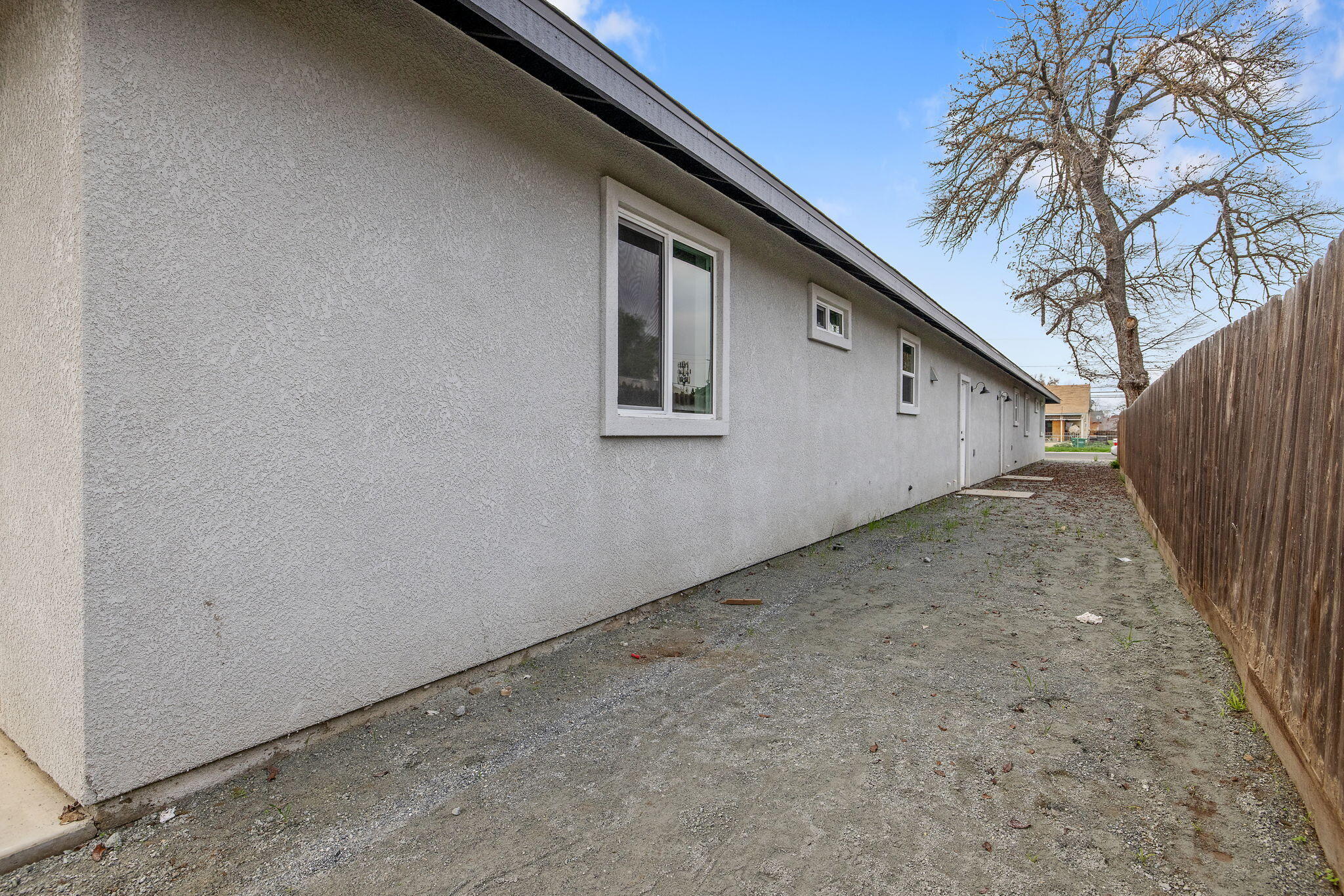 601 E 10th St, Hanford, CA 93230