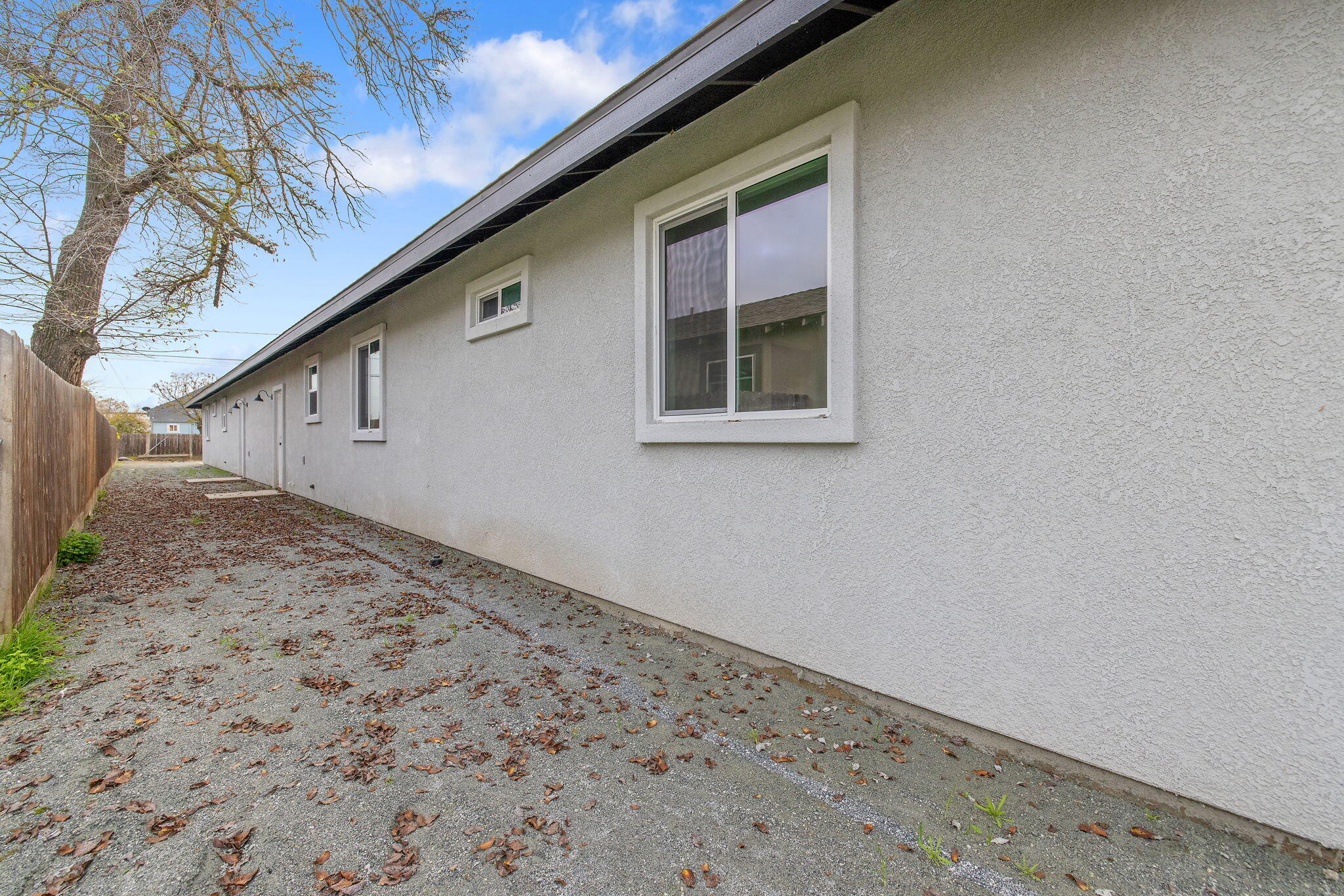 601 E 10th St, Hanford, CA 93230