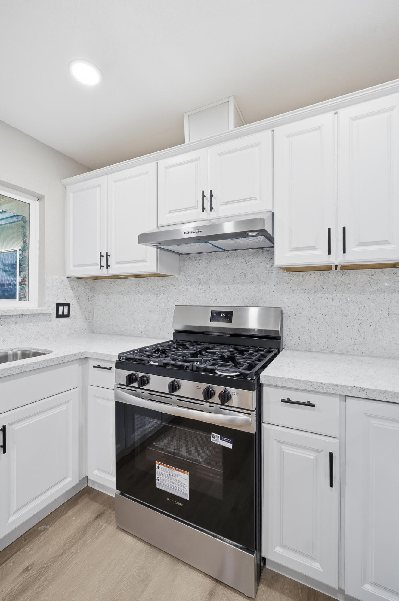 710 Mccomb Ave, Porterville, CA 93257