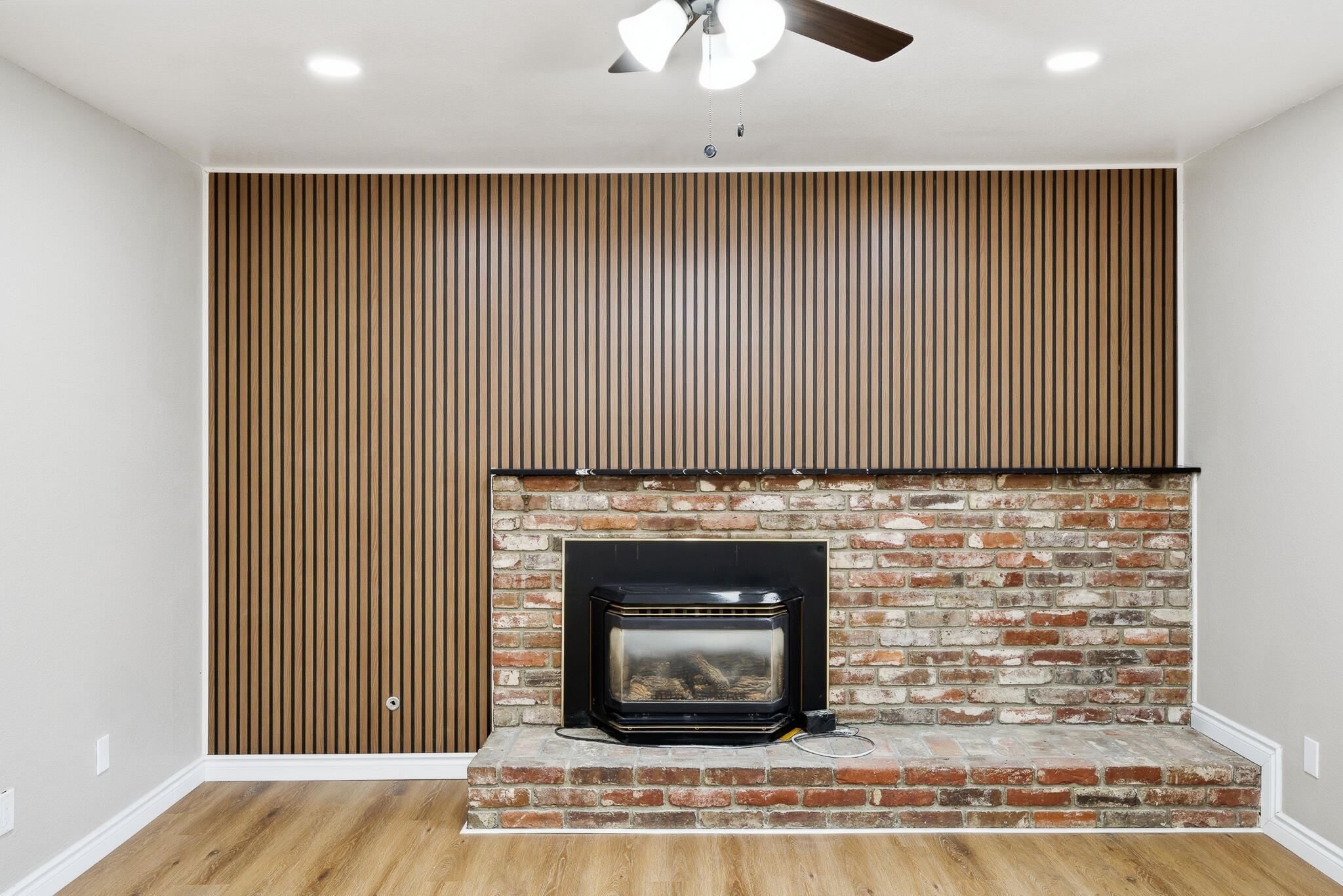 710 Mccomb Ave, Porterville, CA 93257