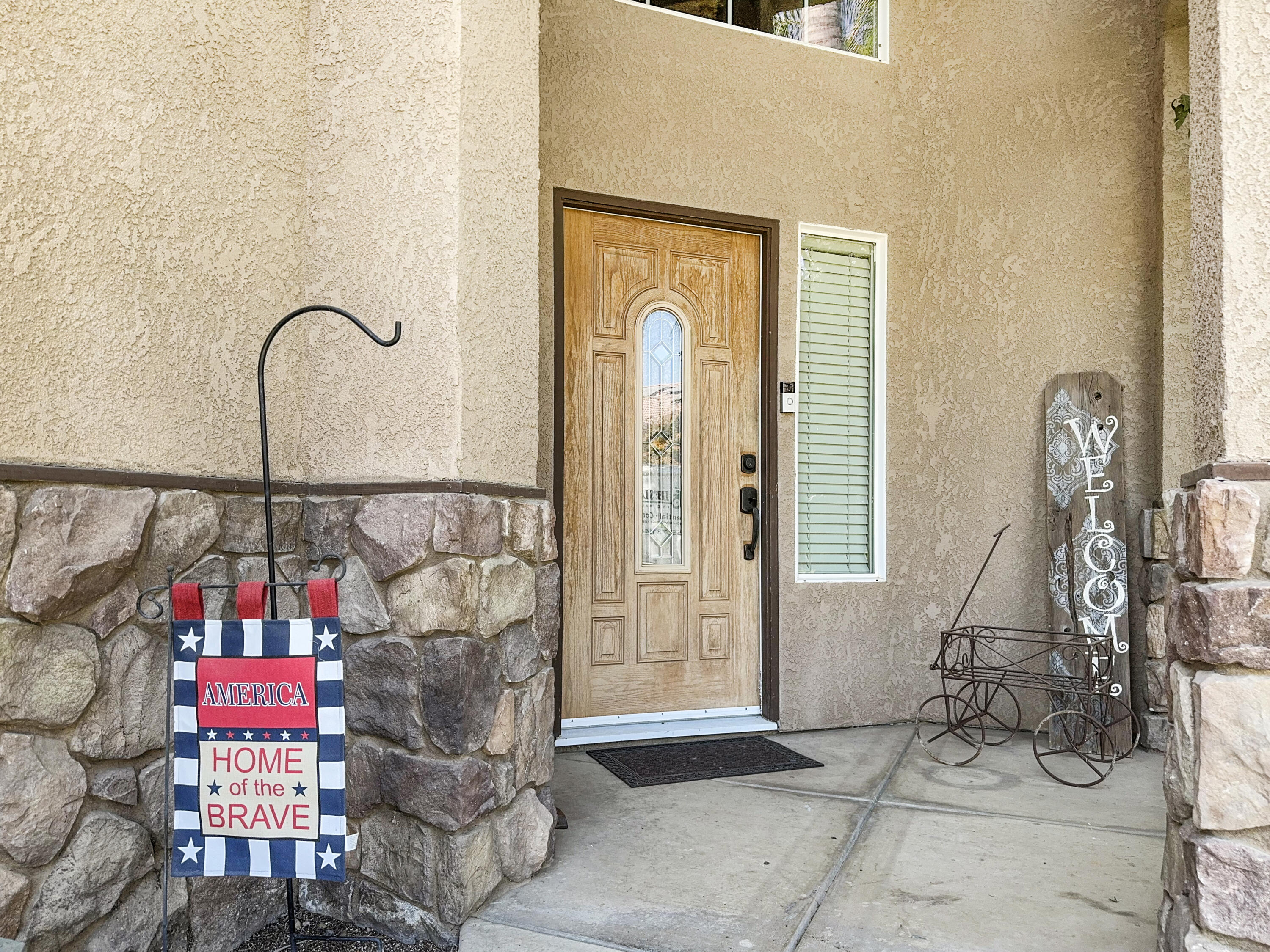 2221 S Conyer Ct, Visalia, CA 93277