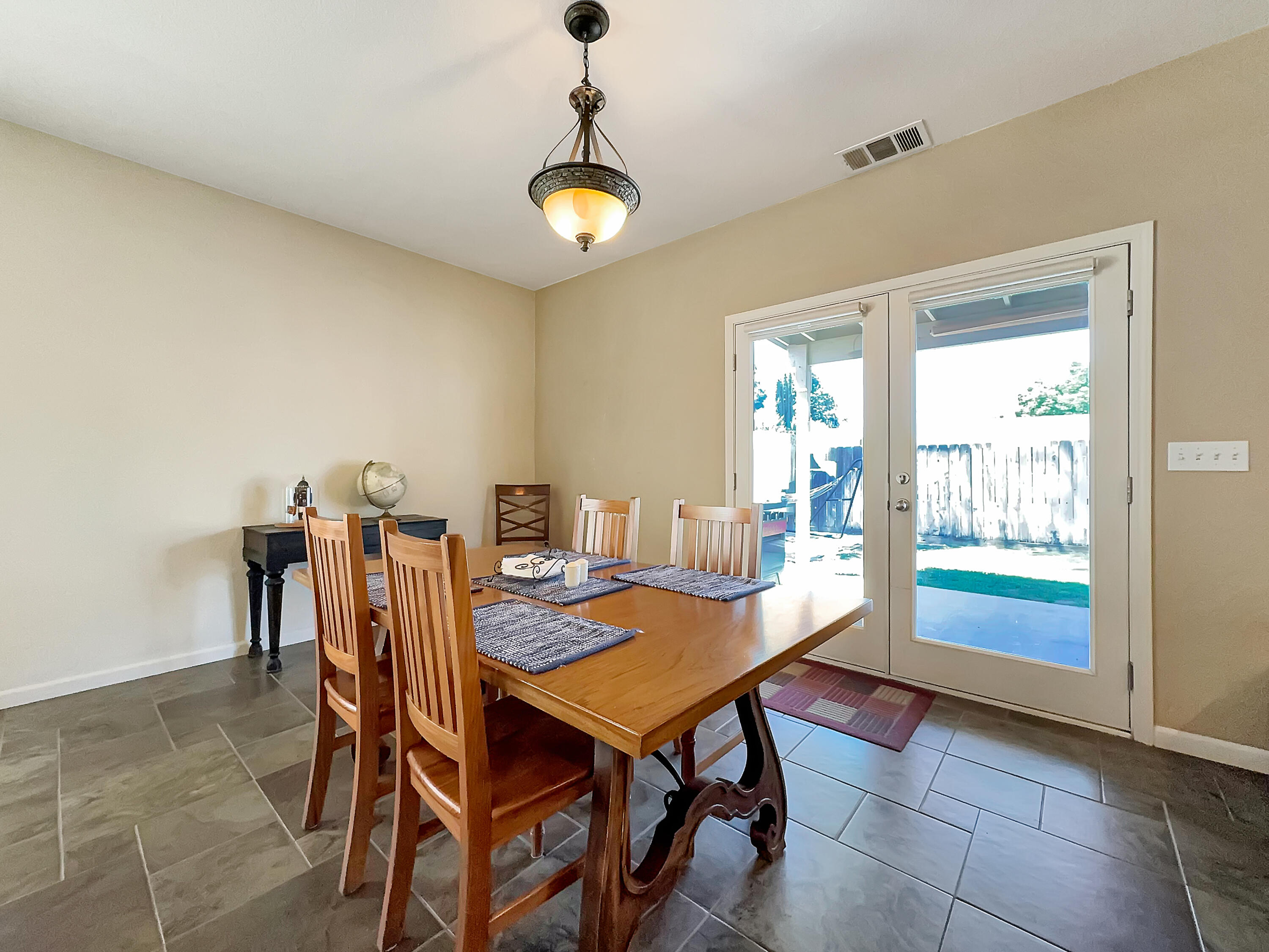 2221 S Conyer Ct, Visalia, CA 93277