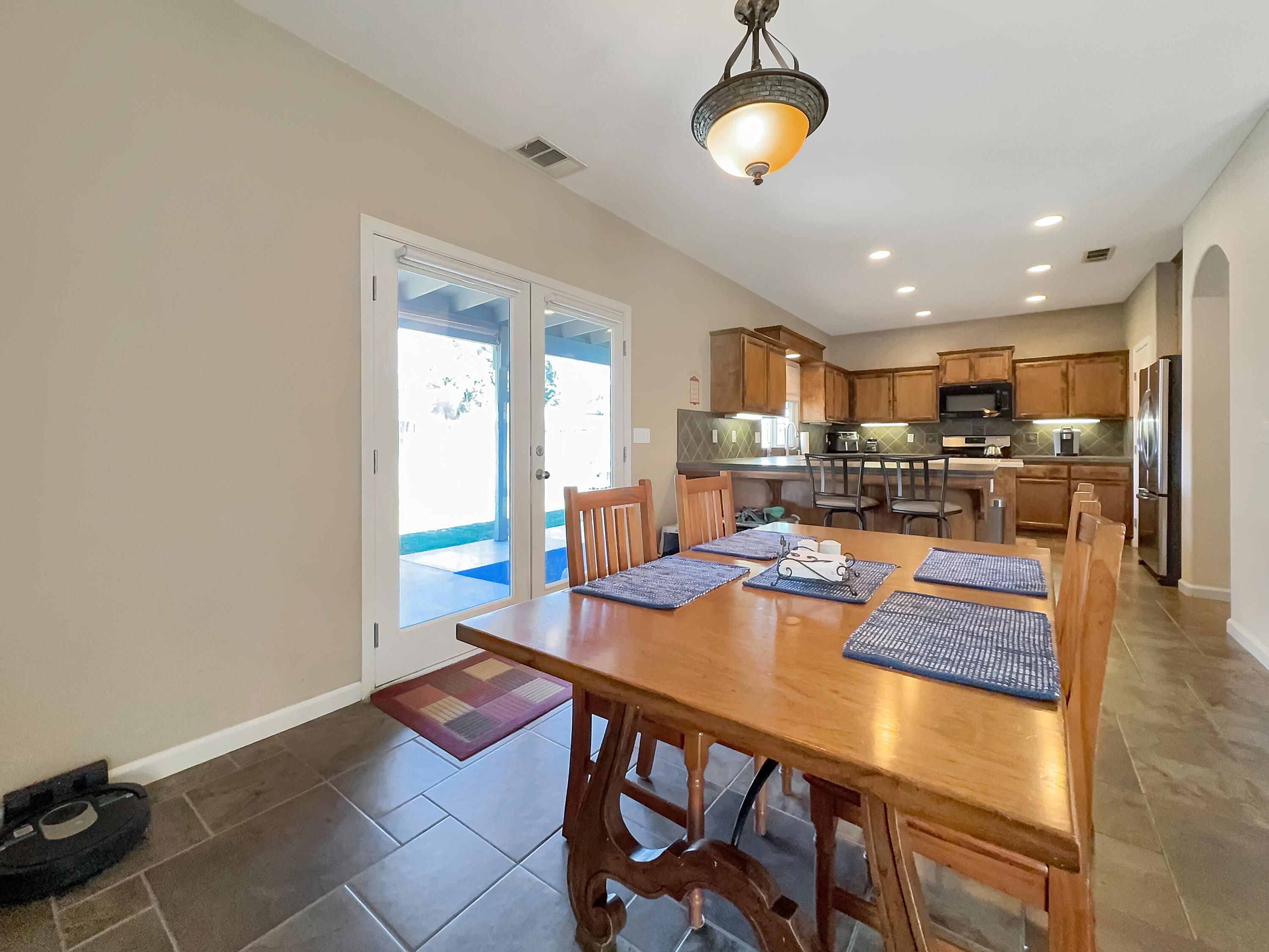 2221 S Conyer Ct, Visalia, CA 93277