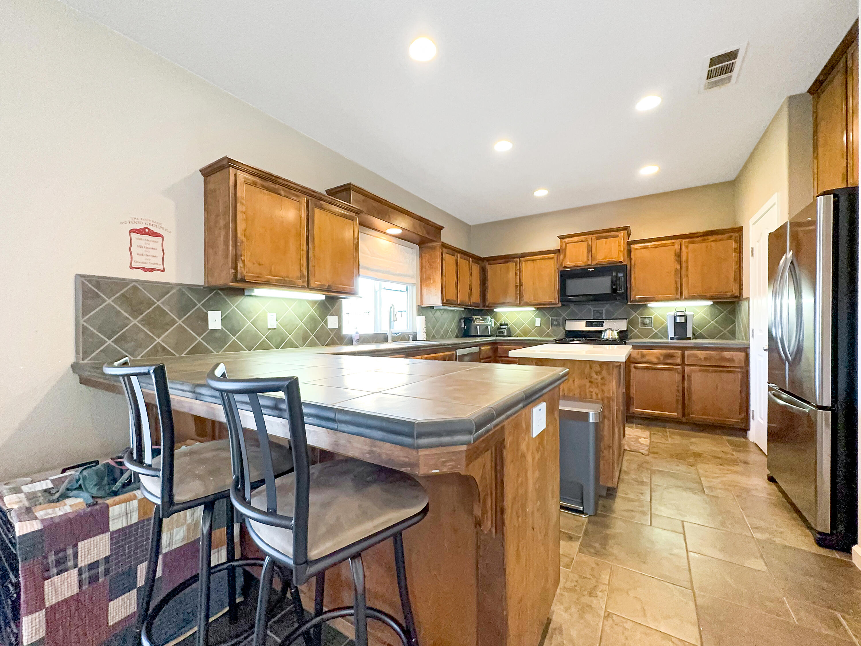 2221 S Conyer Ct, Visalia, CA 93277