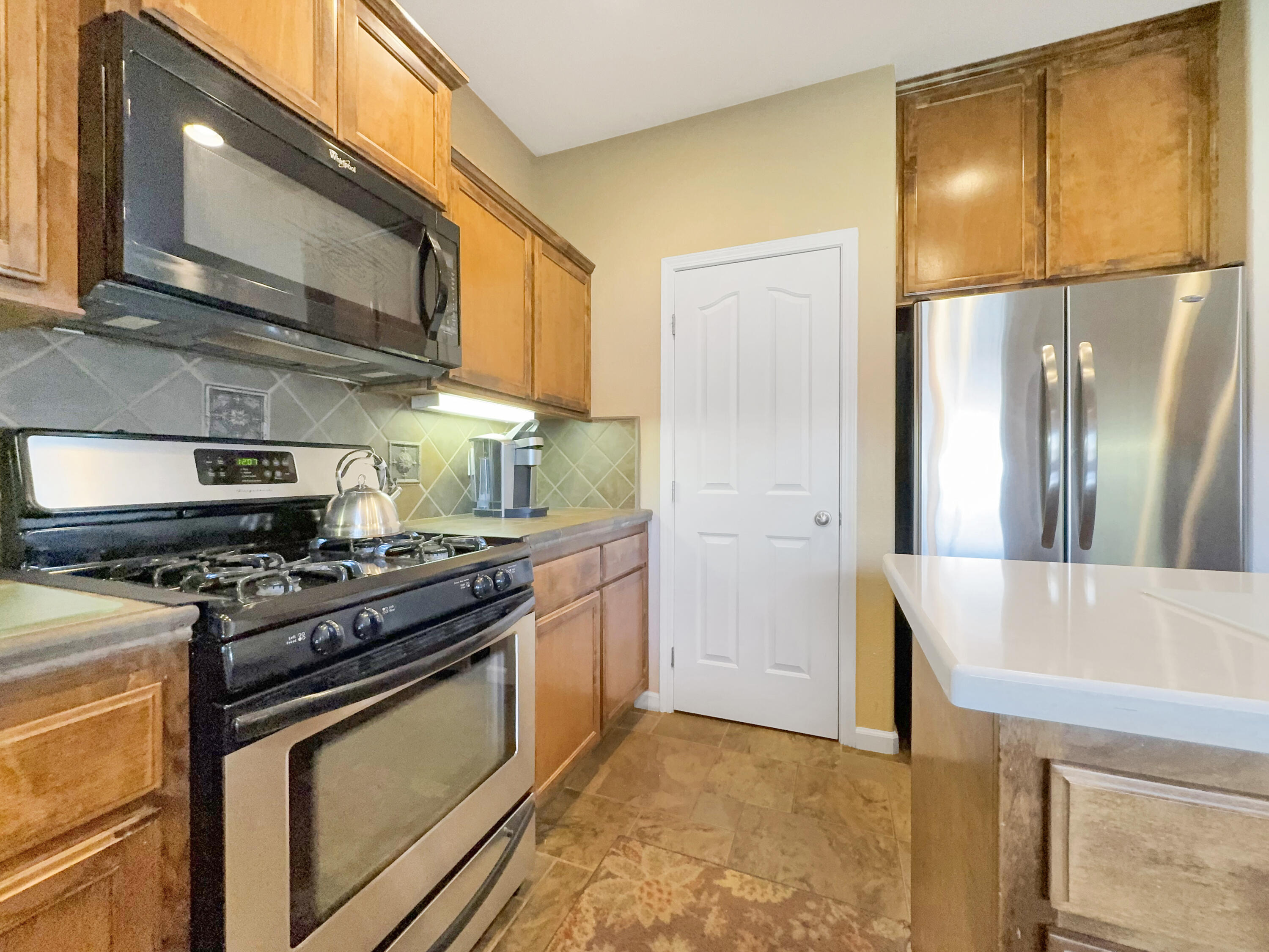 2221 S Conyer Ct, Visalia, CA 93277