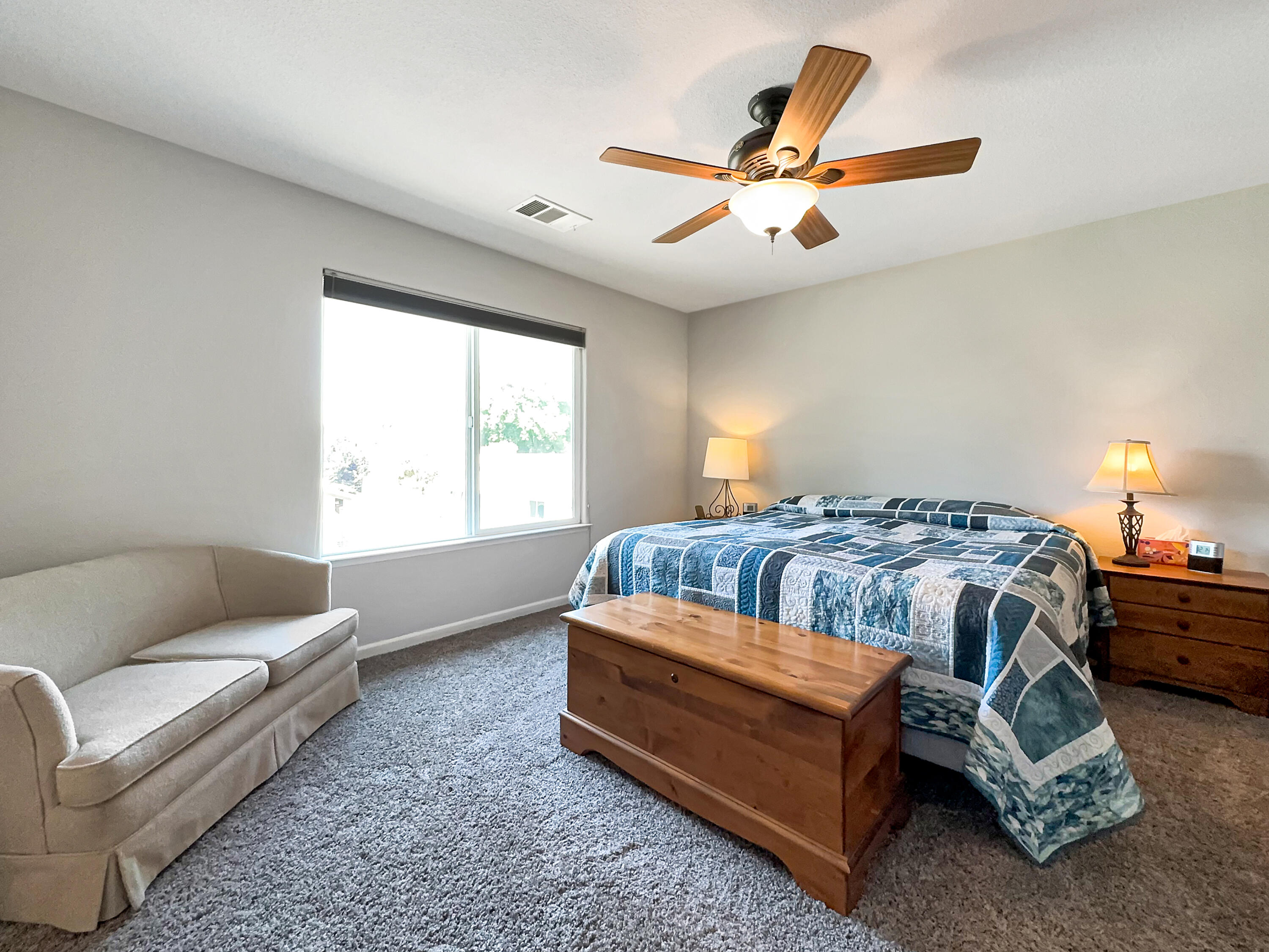 2221 S Conyer Ct, Visalia, CA 93277