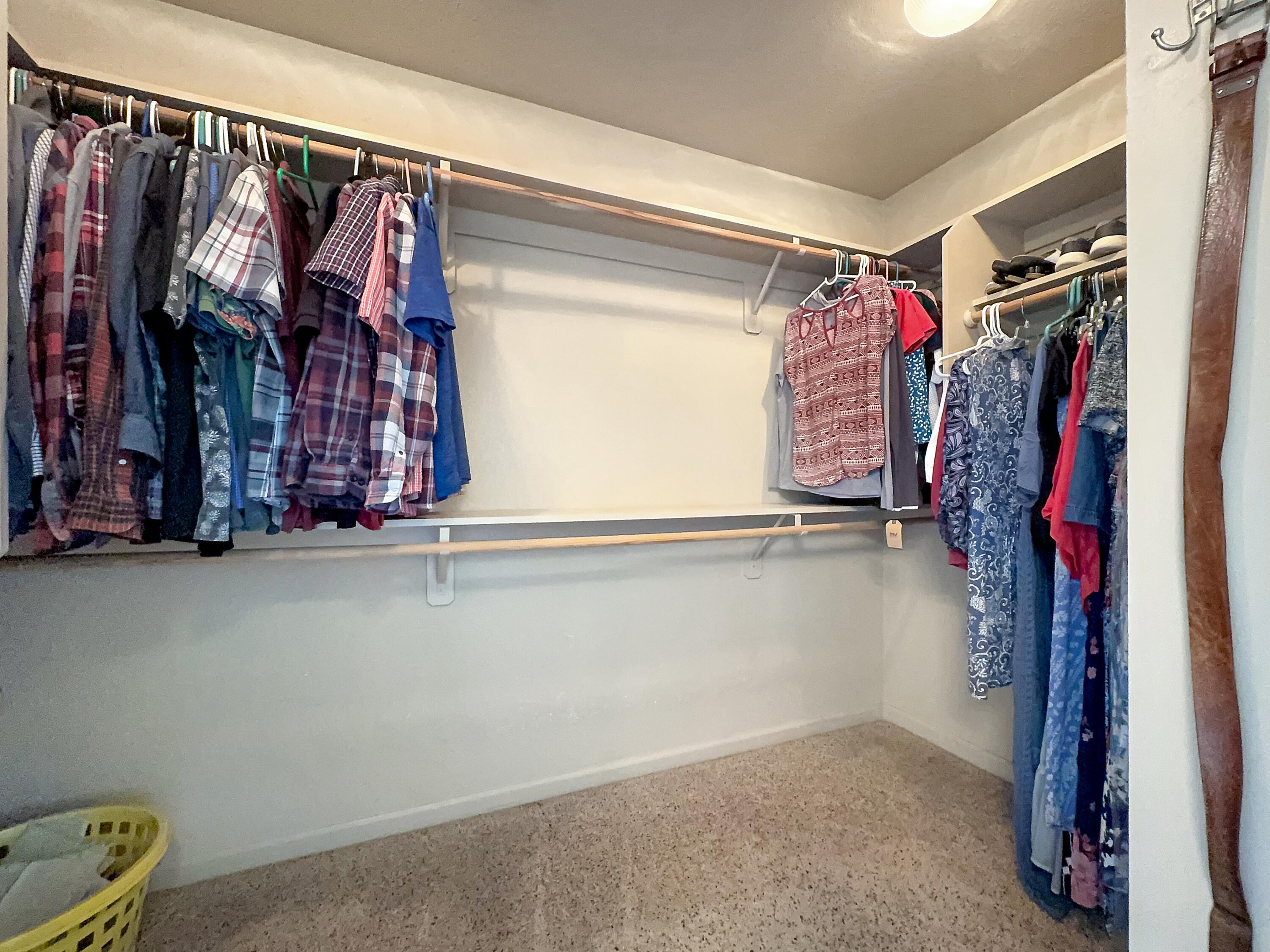 2221 S Conyer Ct, Visalia, CA 93277