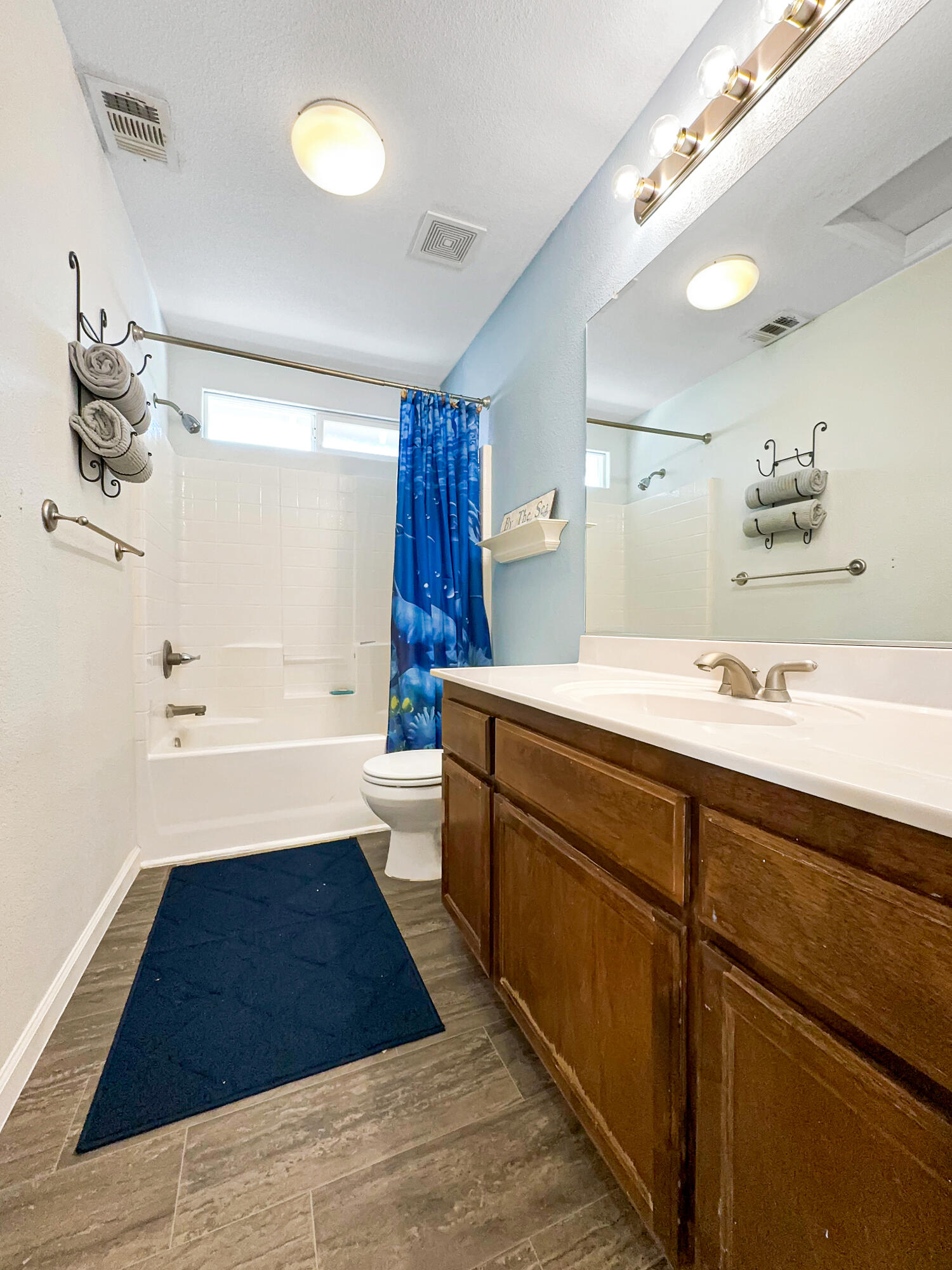 2221 S Conyer Ct, Visalia, CA 93277