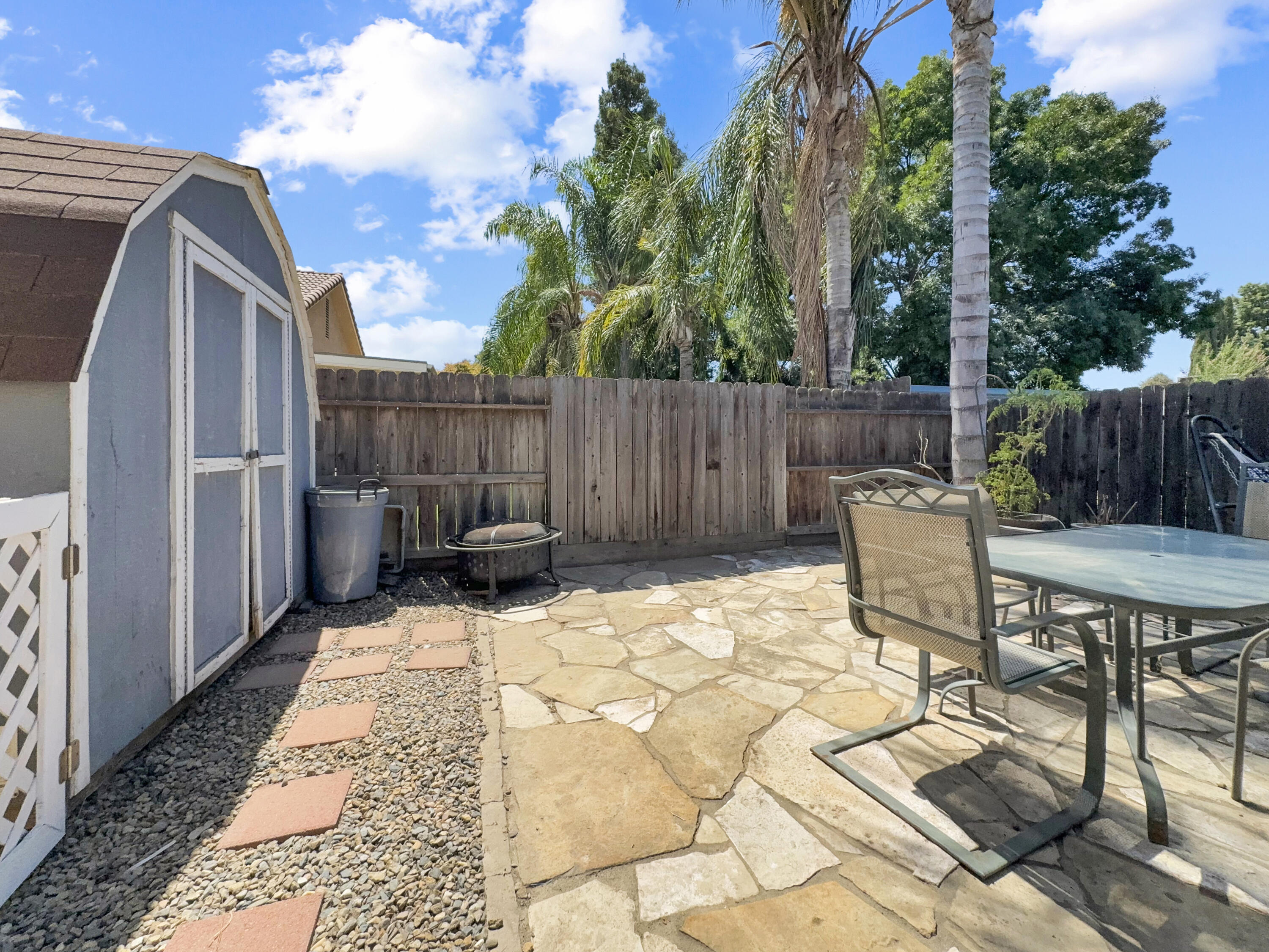 2221 S Conyer Ct, Visalia, CA 93277