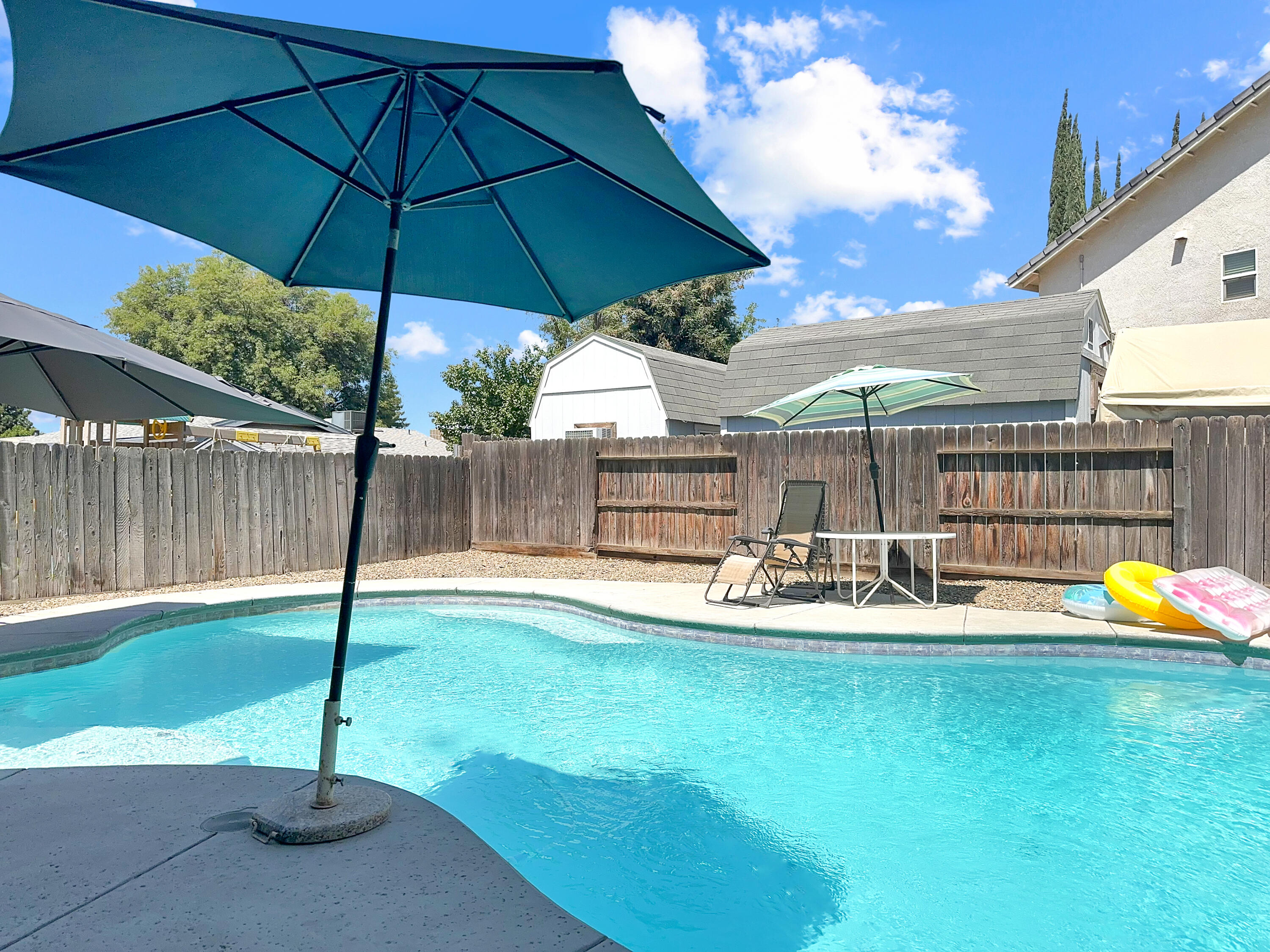 2221 S Conyer Ct, Visalia, CA 93277