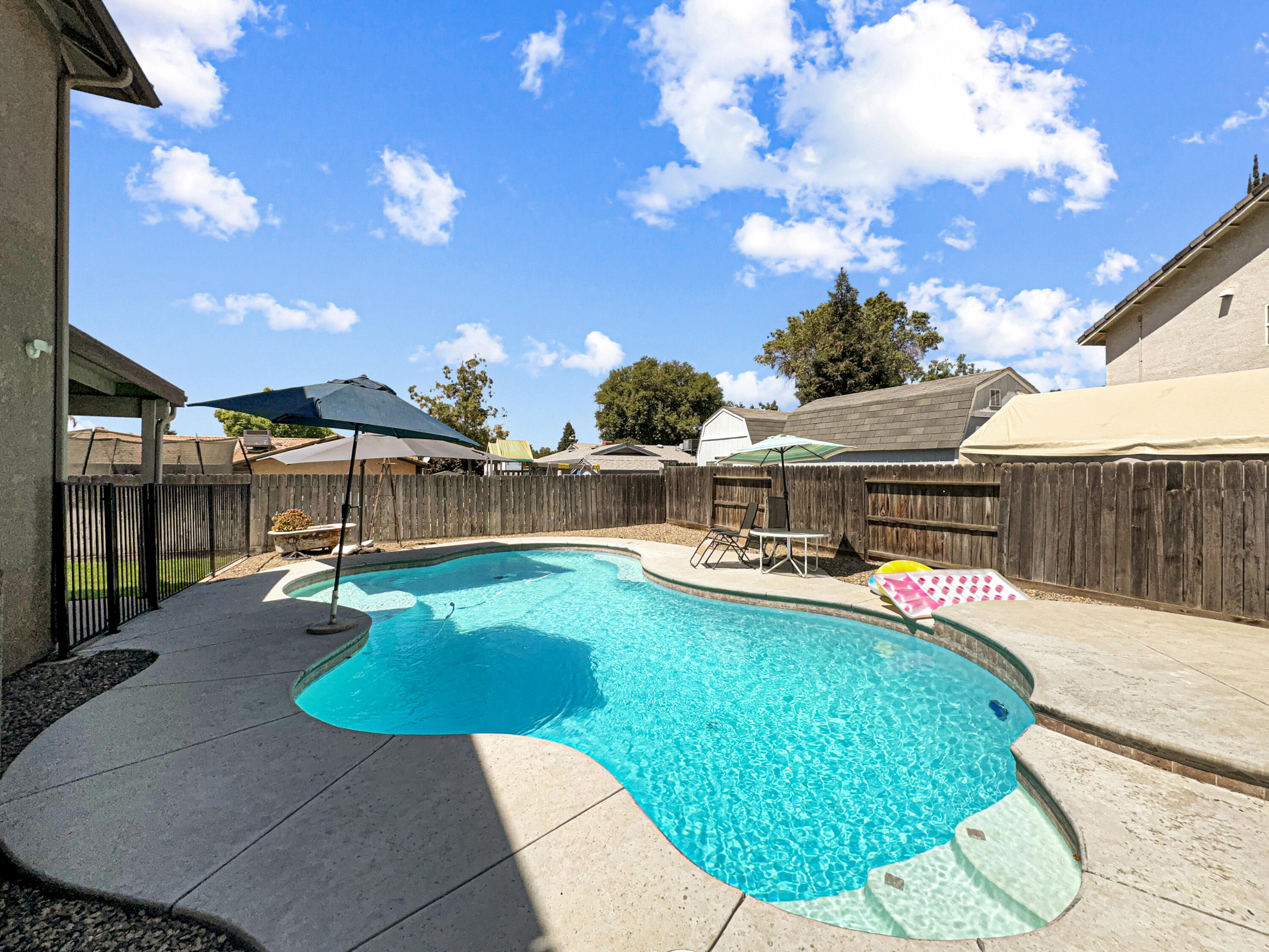 2221 S Conyer Ct, Visalia, CA 93277