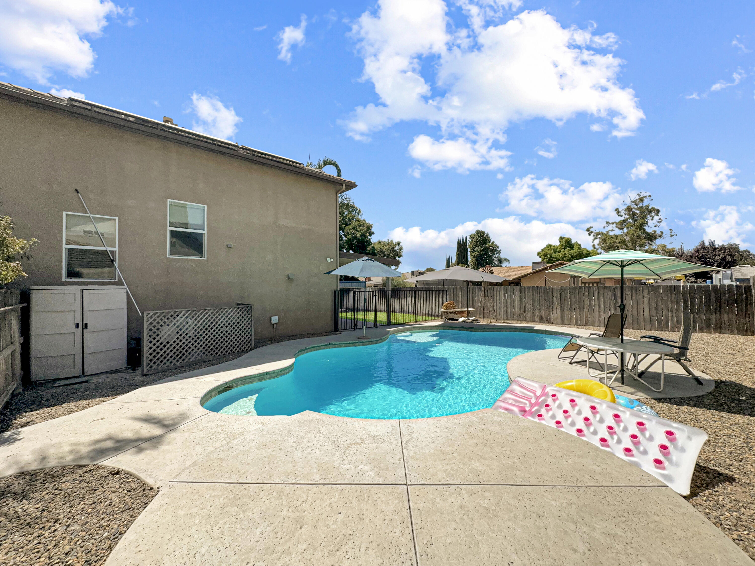 2221 S Conyer Ct, Visalia, CA 93277