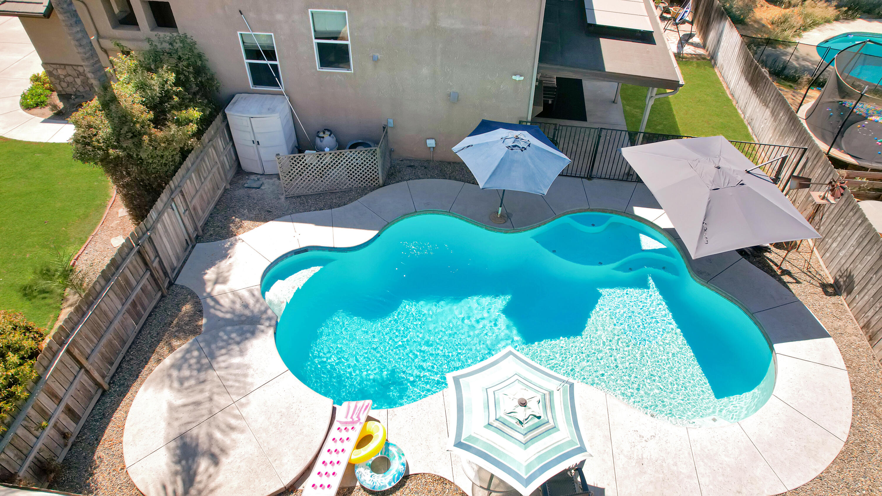 2221 S Conyer Ct, Visalia, CA 93277