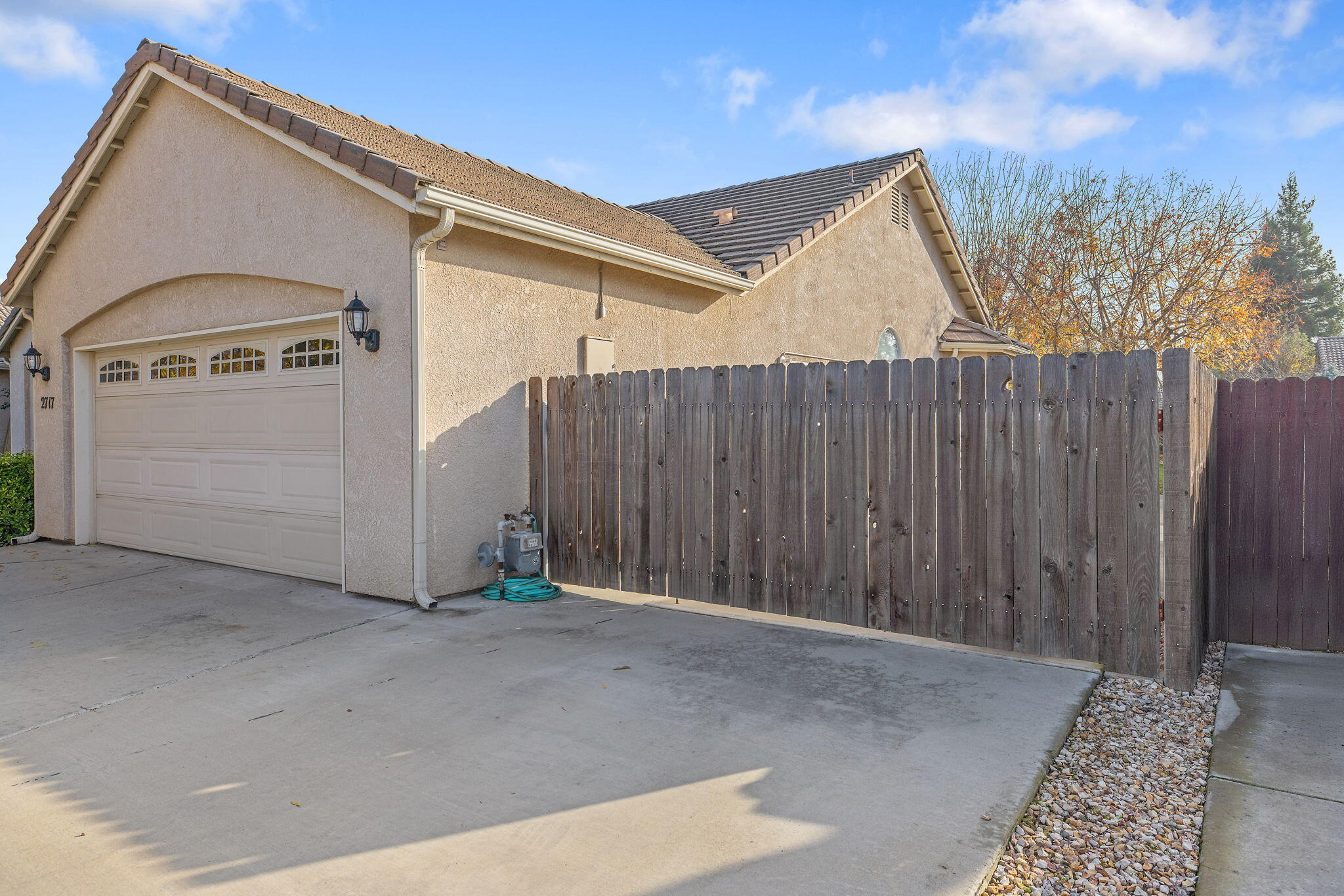 2717 W Oakridge Ave, Visalia, CA 93291