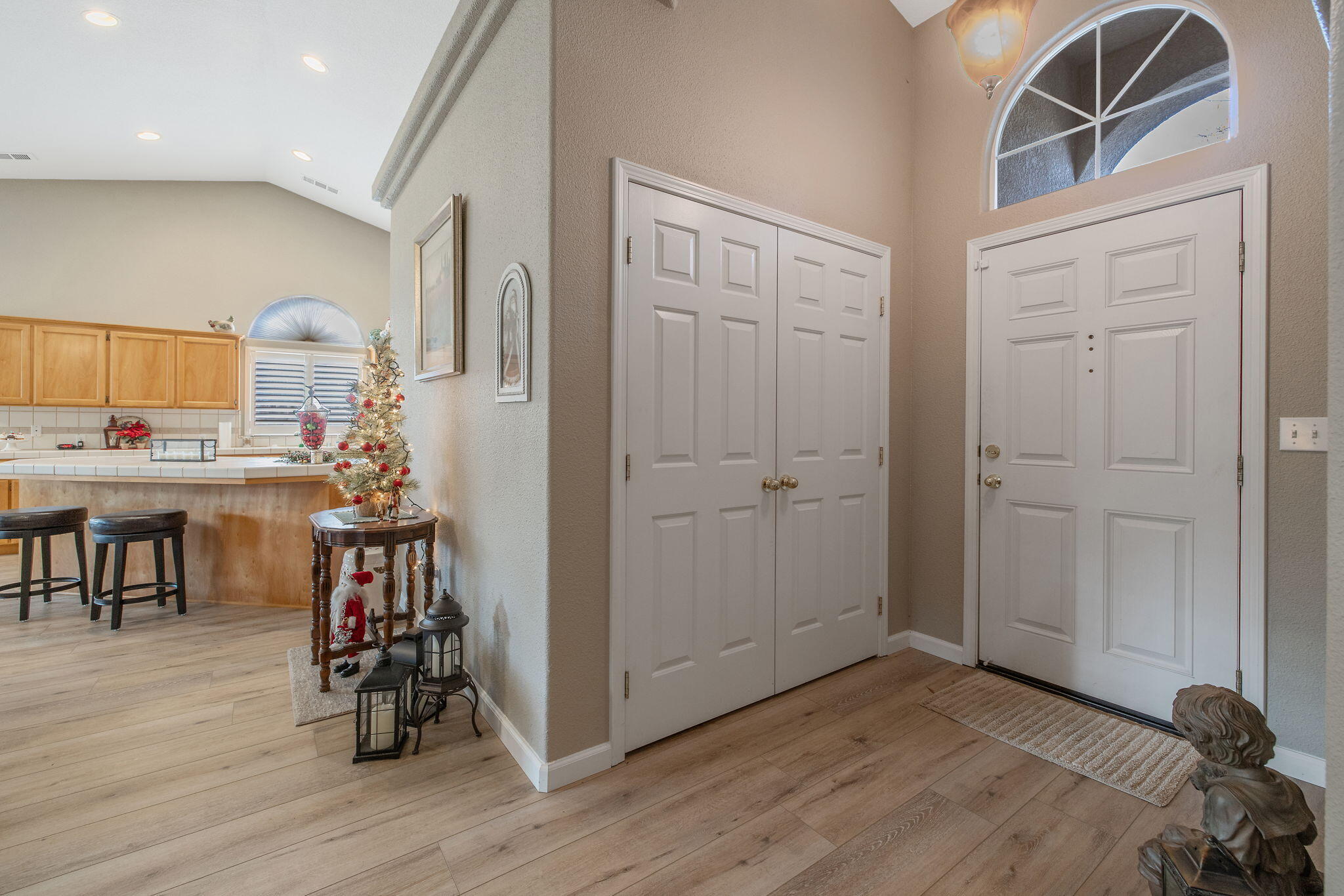 2717 W Oakridge Ave, Visalia, CA 93291