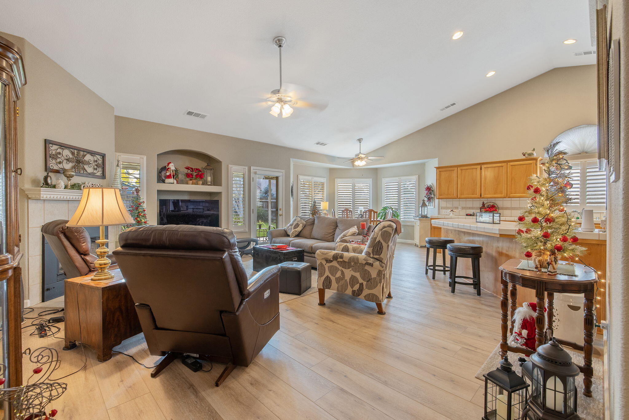 2717 W Oakridge Ave, Visalia, CA 93291