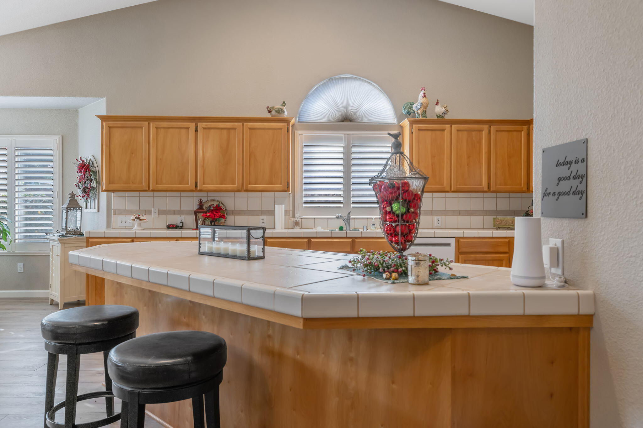 2717 W Oakridge Ave, Visalia, CA 93291