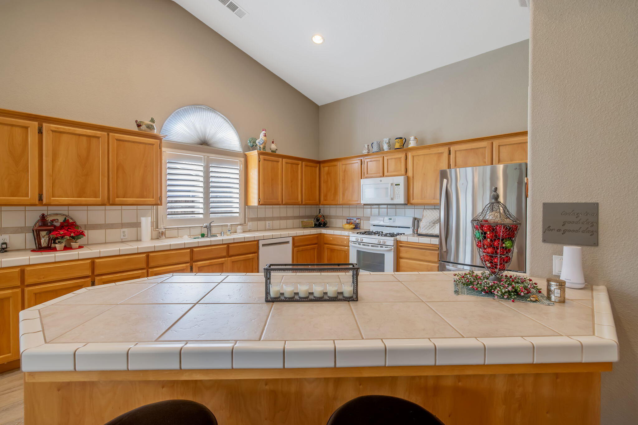 2717 W Oakridge Ave, Visalia, CA 93291