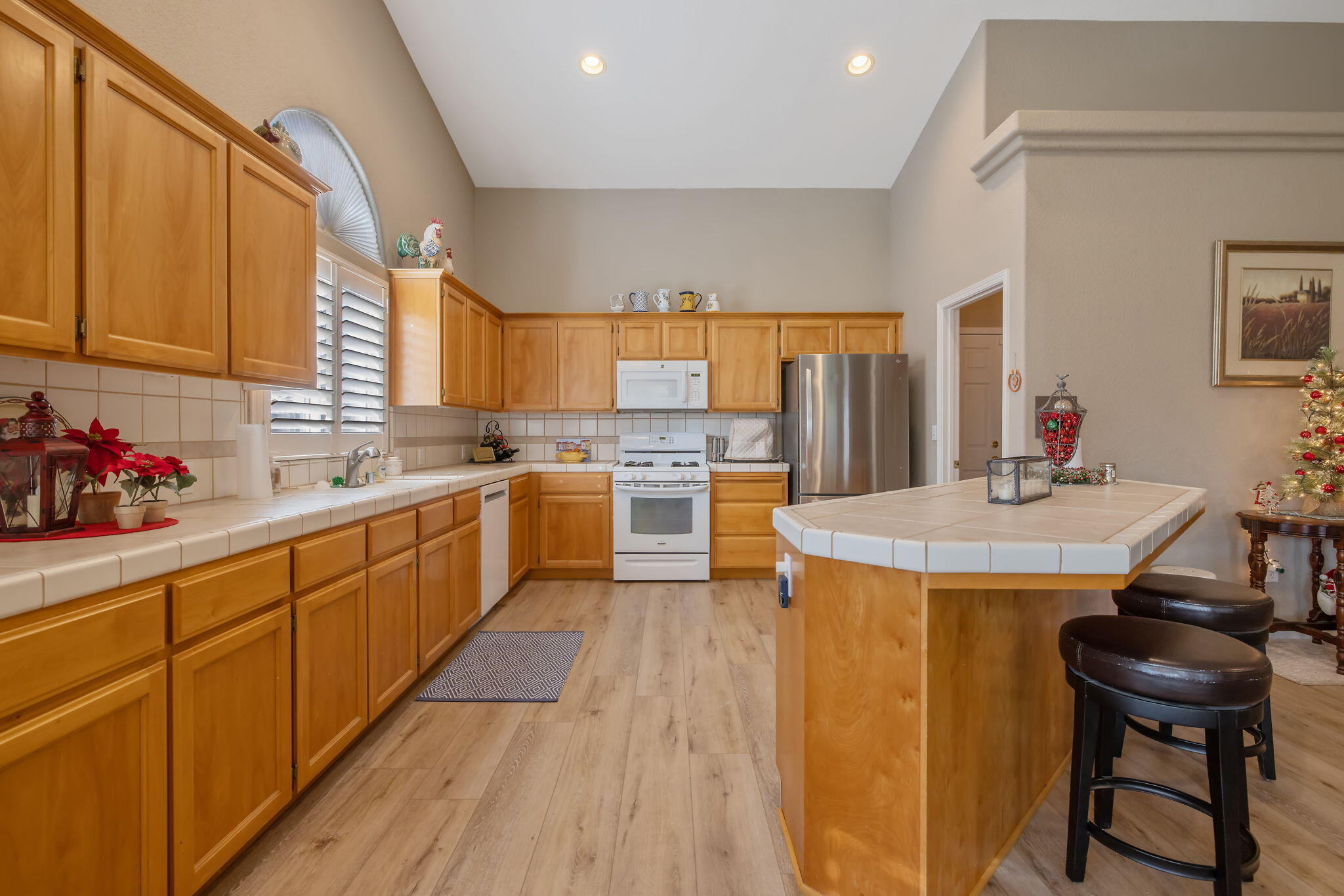 2717 W Oakridge Ave, Visalia, CA 93291