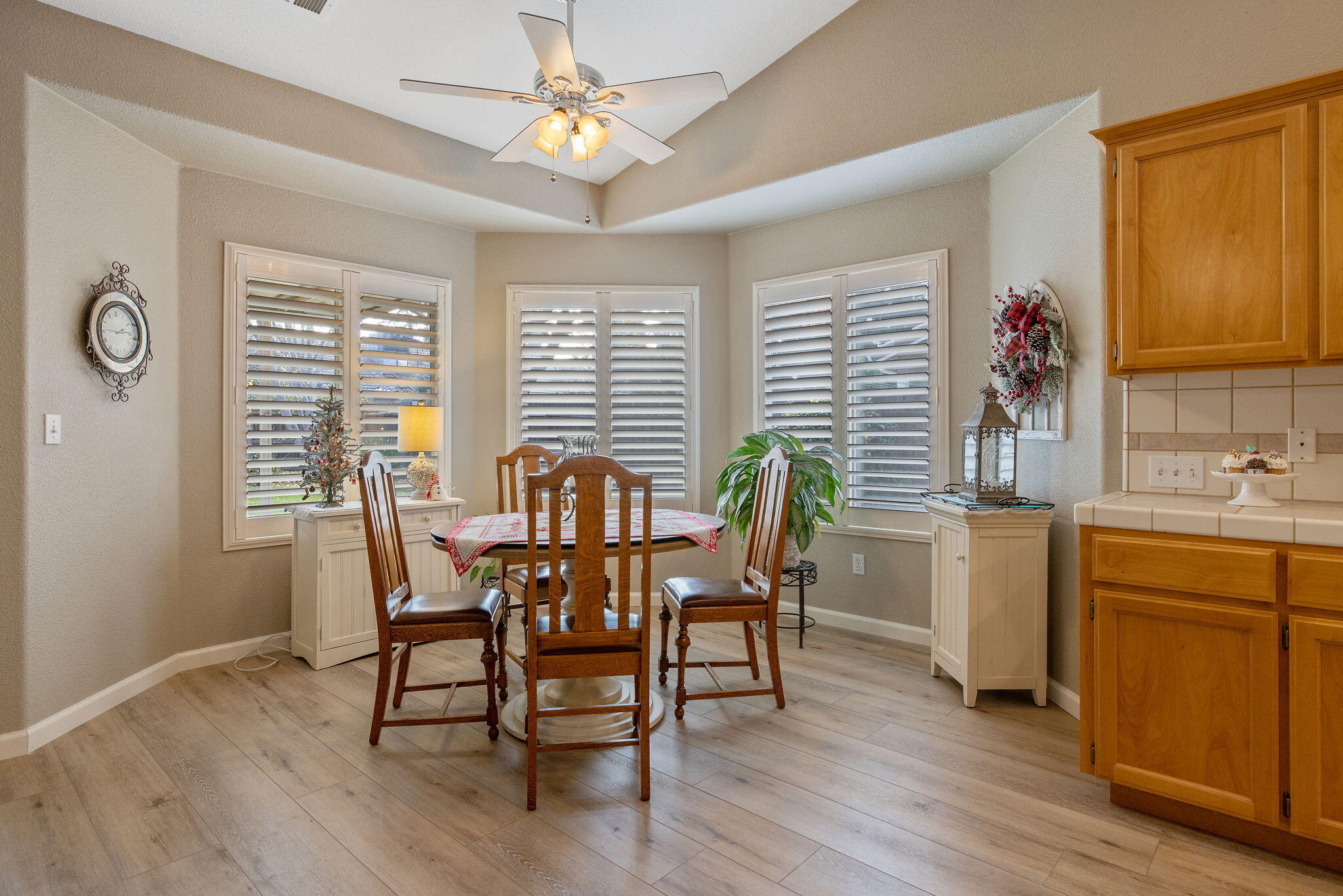 2717 W Oakridge Ave, Visalia, CA 93291