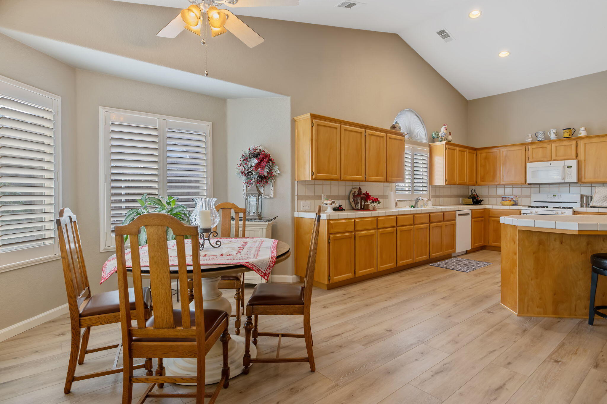 2717 W Oakridge Ave, Visalia, CA 93291