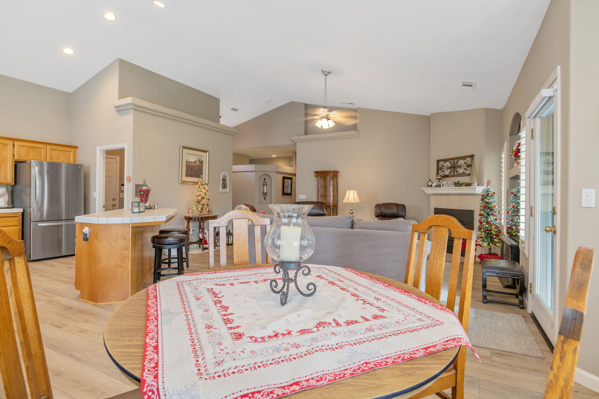 2717 W Oakridge Ave, Visalia, CA 93291