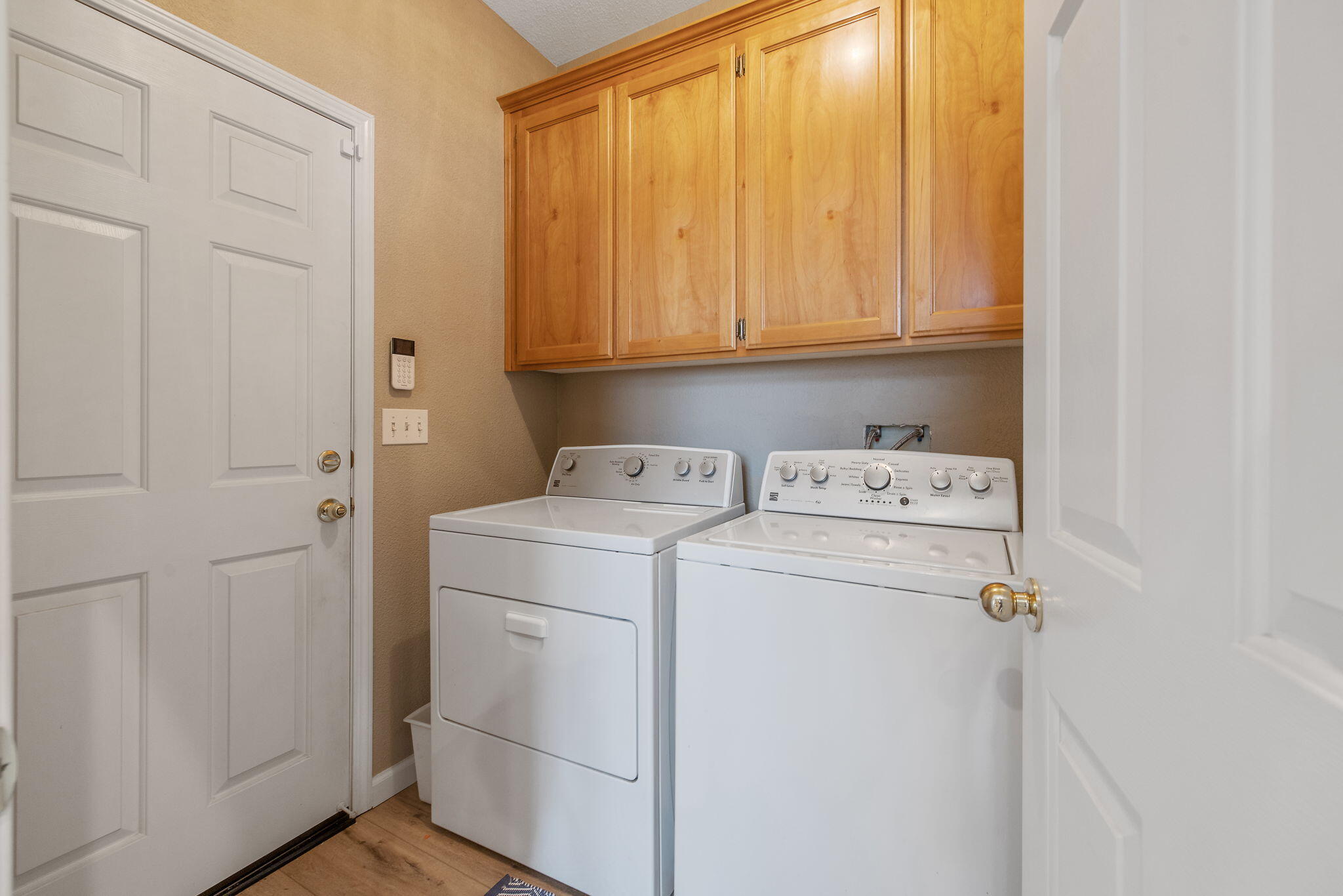 2717 W Oakridge Ave, Visalia, CA 93291