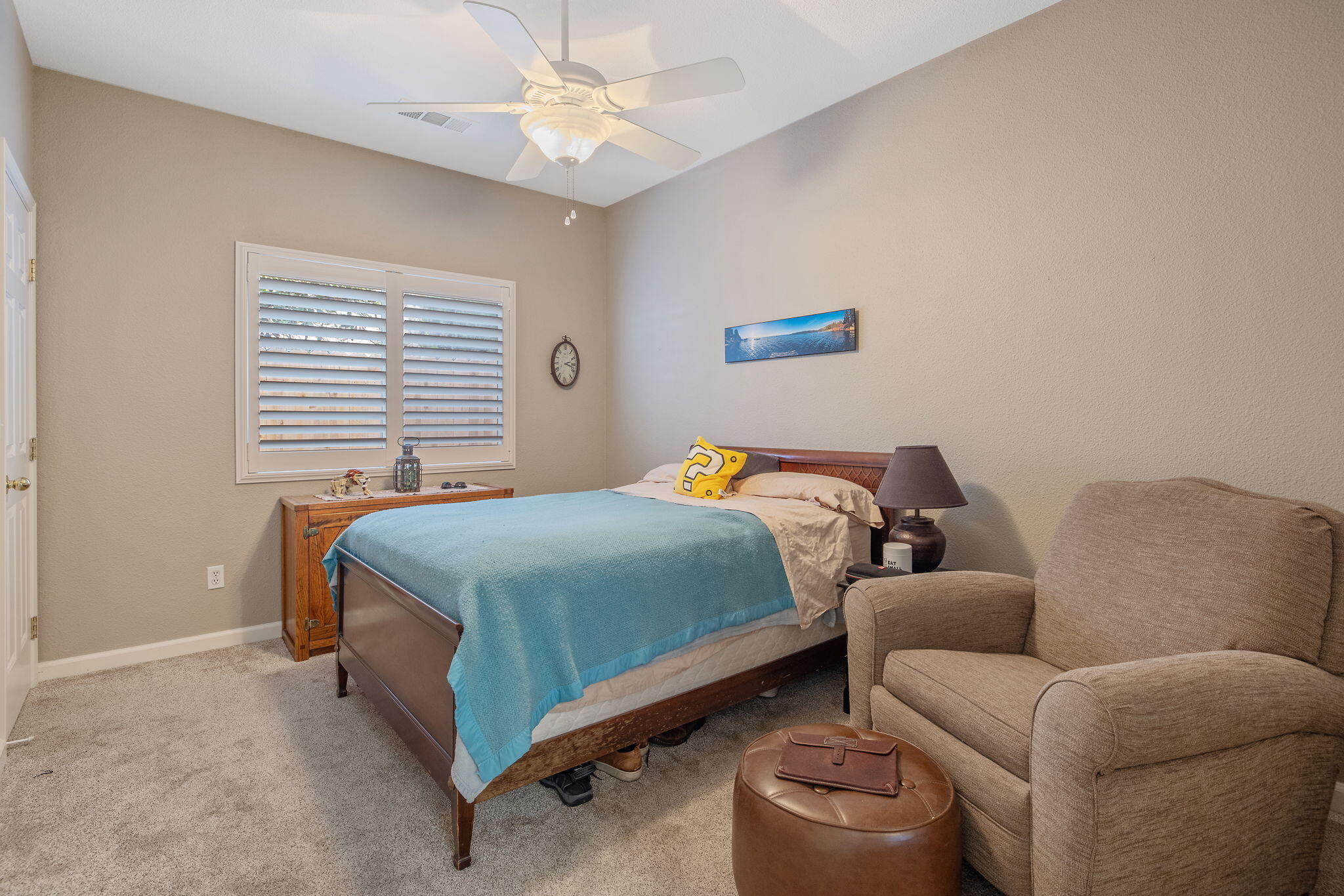 2717 W Oakridge Ave, Visalia, CA 93291