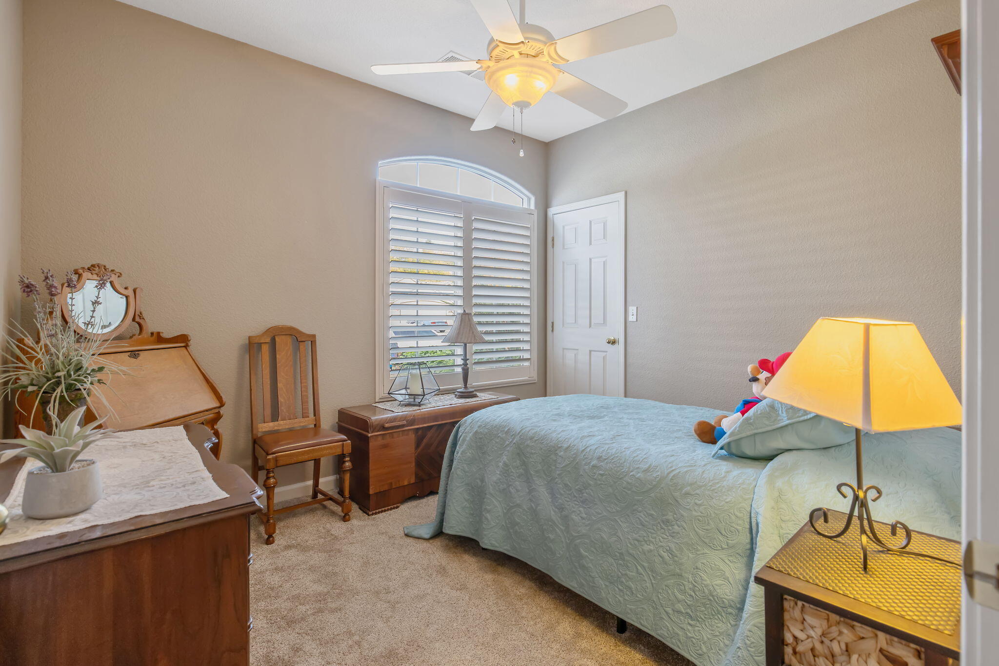 2717 W Oakridge Ave, Visalia, CA 93291