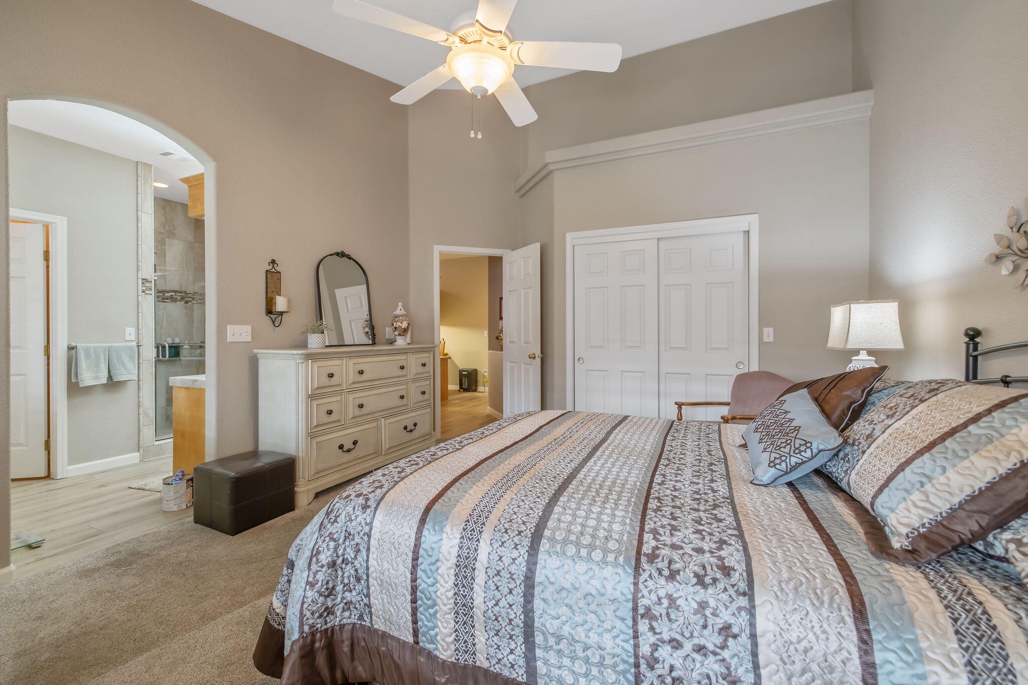 2717 W Oakridge Ave, Visalia, CA 93291