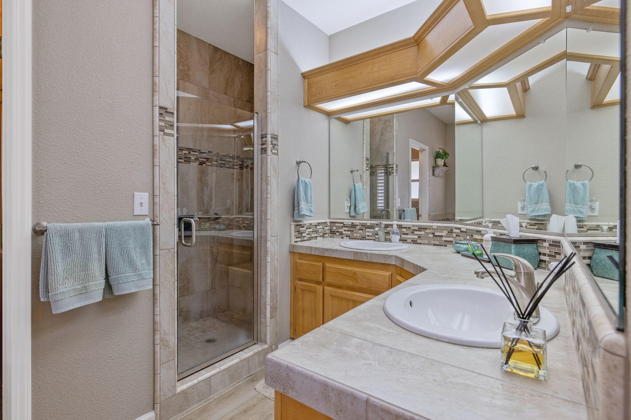 2717 W Oakridge Ave, Visalia, CA 93291