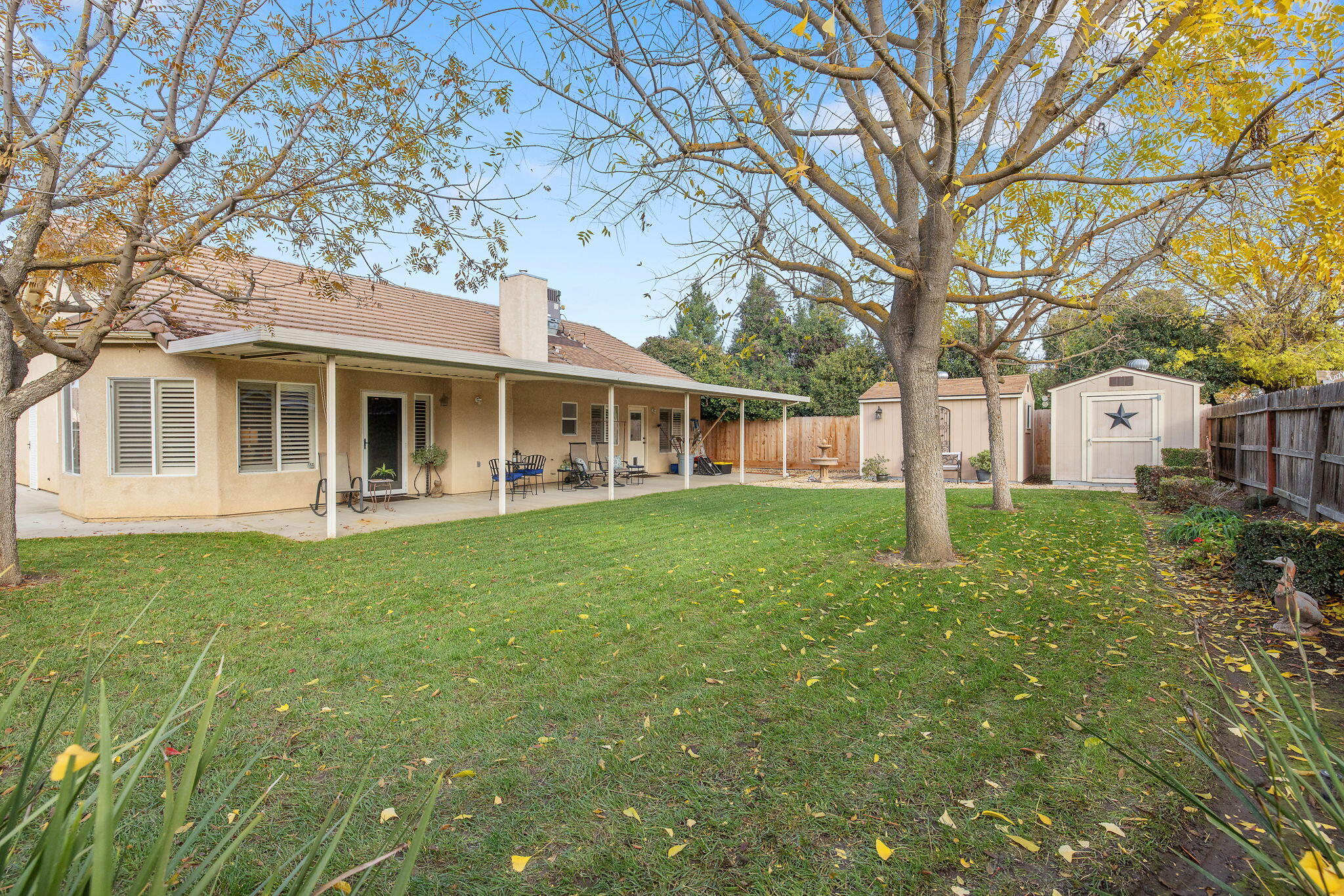 2717 W Oakridge Ave, Visalia, CA 93291