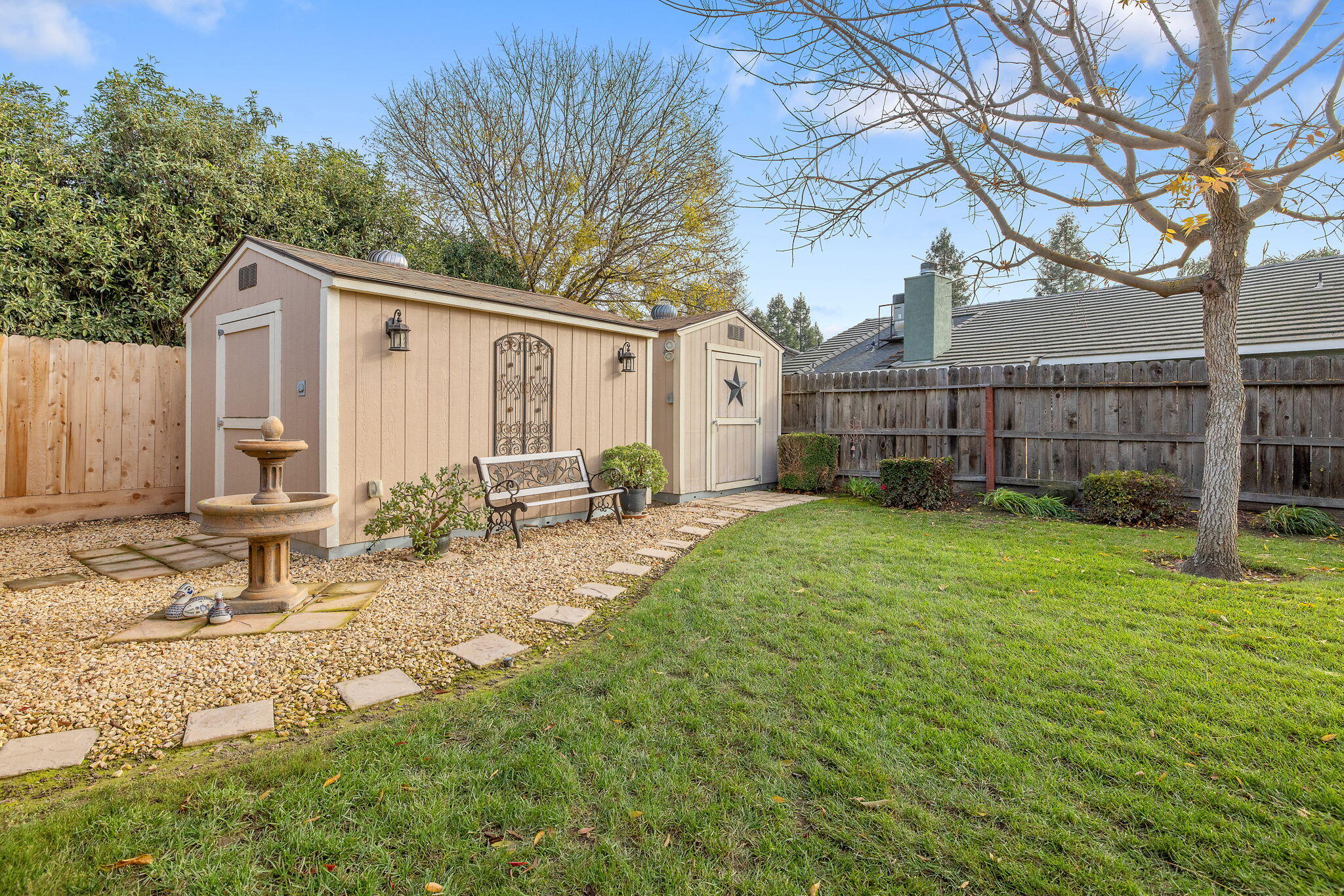 2717 W Oakridge Ave, Visalia, CA 93291