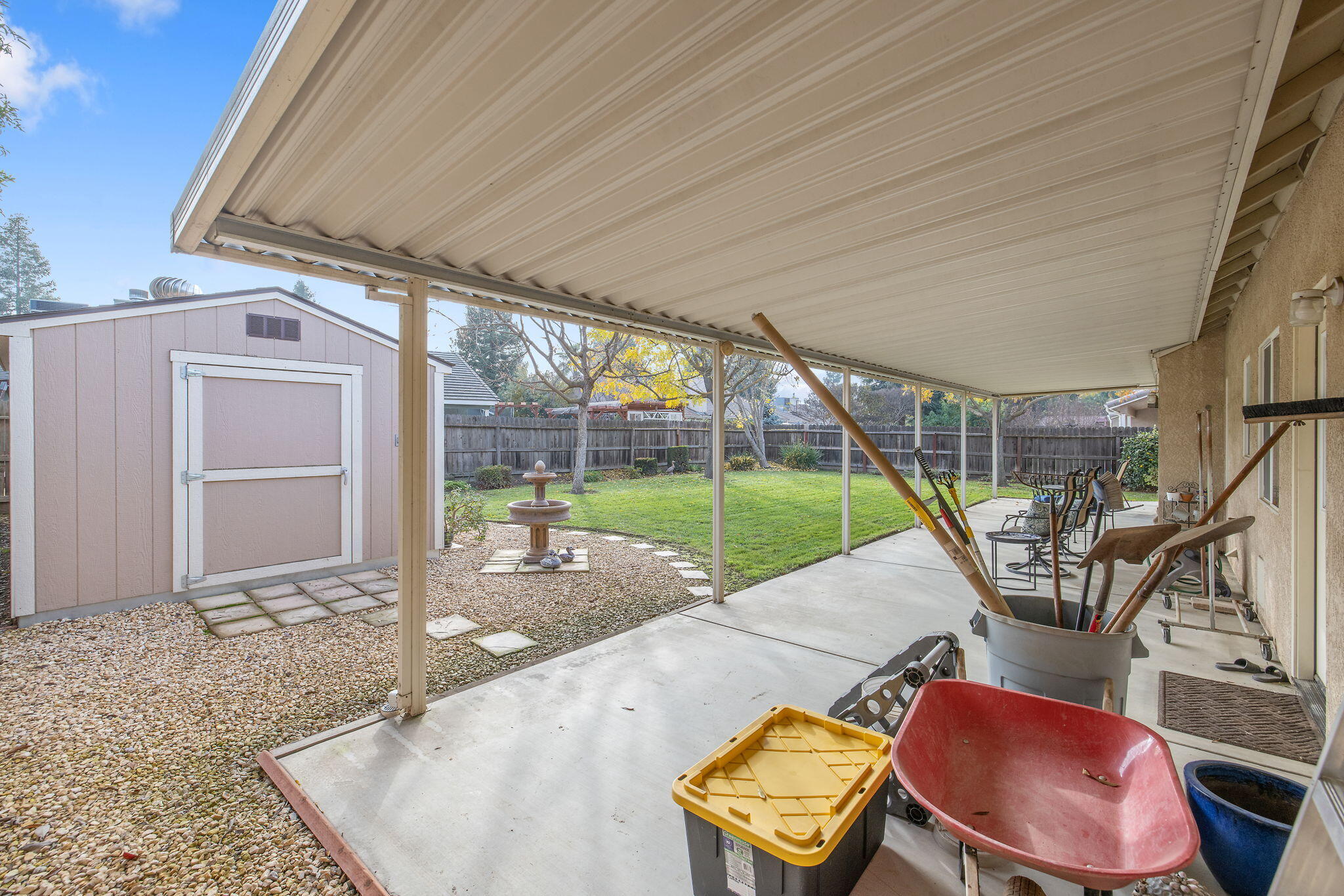 2717 W Oakridge Ave, Visalia, CA 93291