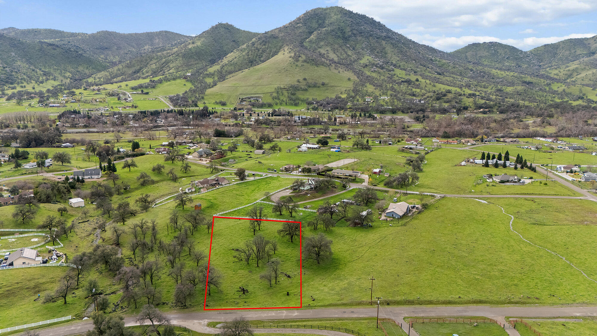 216 Lot Dr, Sanger, CA 93657