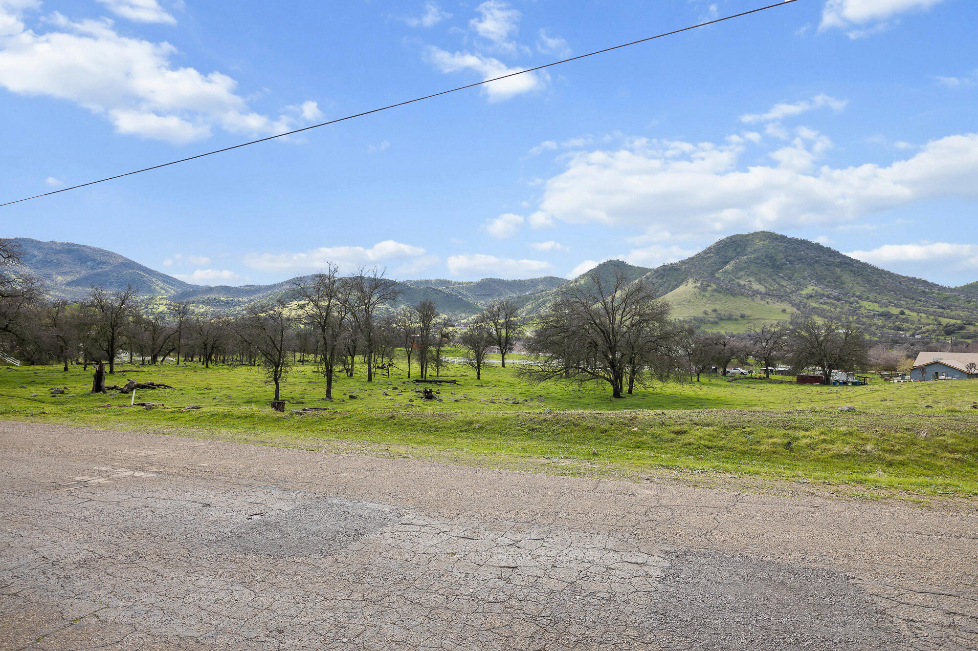 216 Lot Dr, Sanger, CA 93657