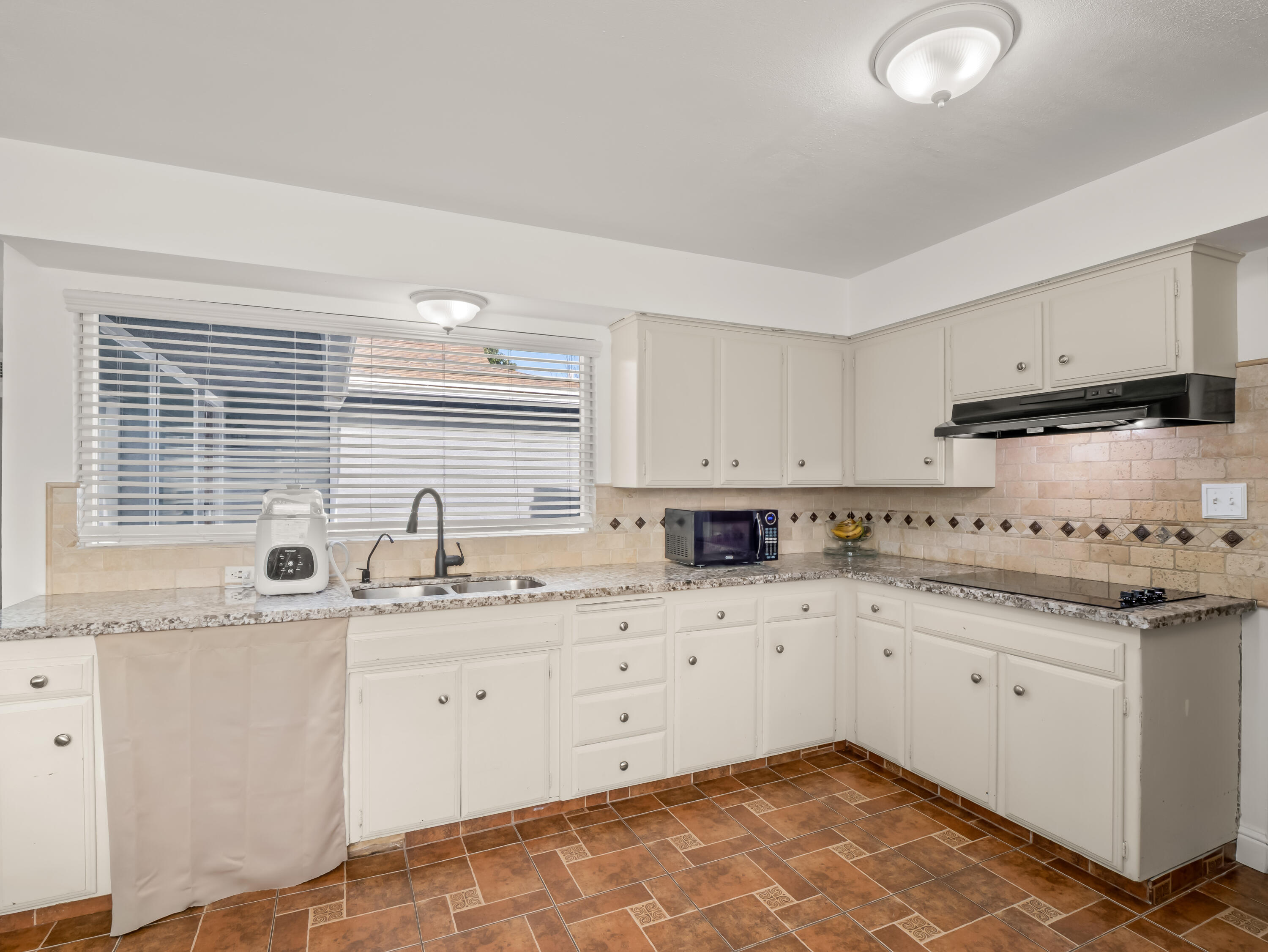 4535 N Laureen Ave, Fresno, CA 93726