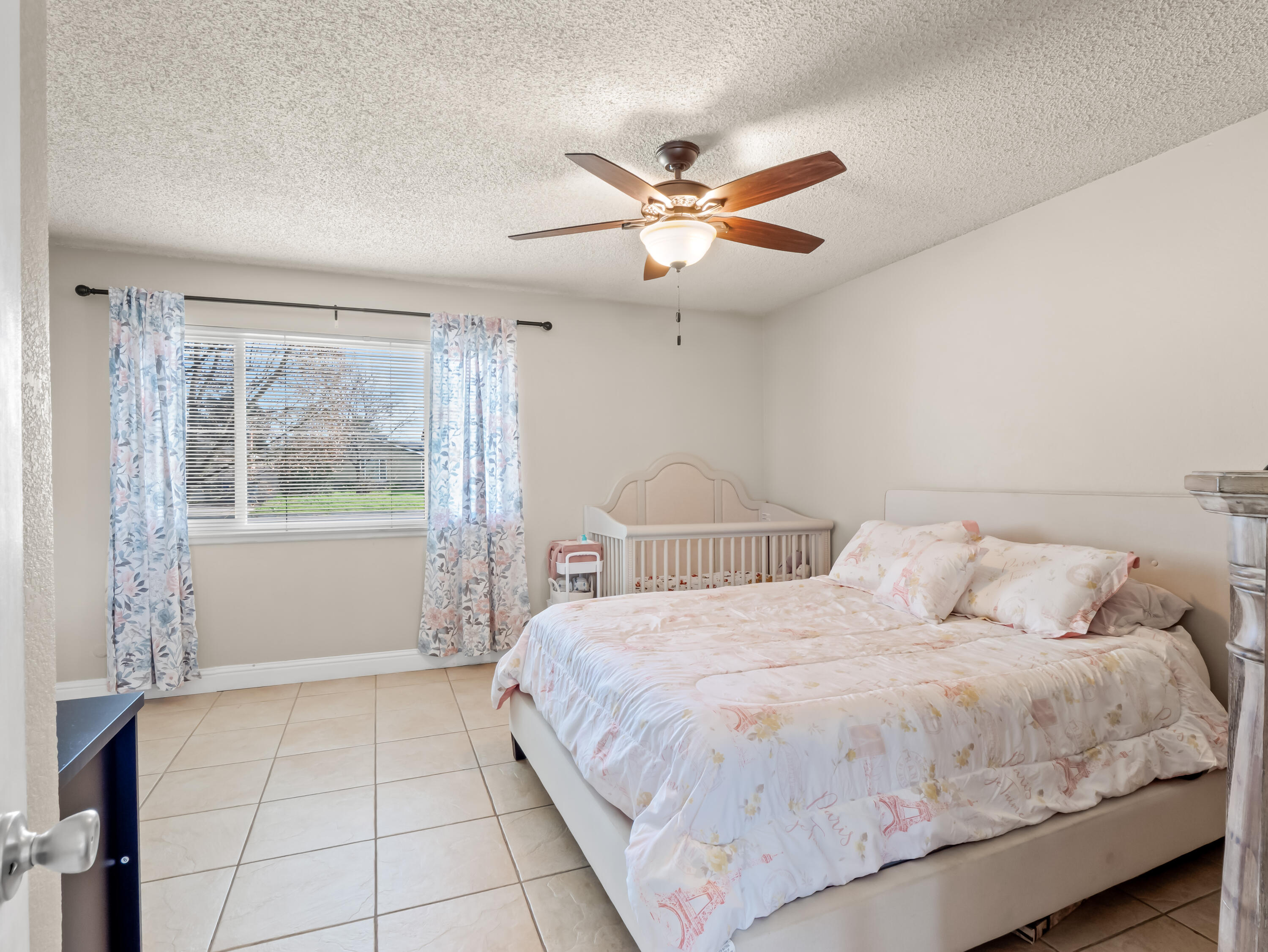 4535 N Laureen Ave, Fresno, CA 93726