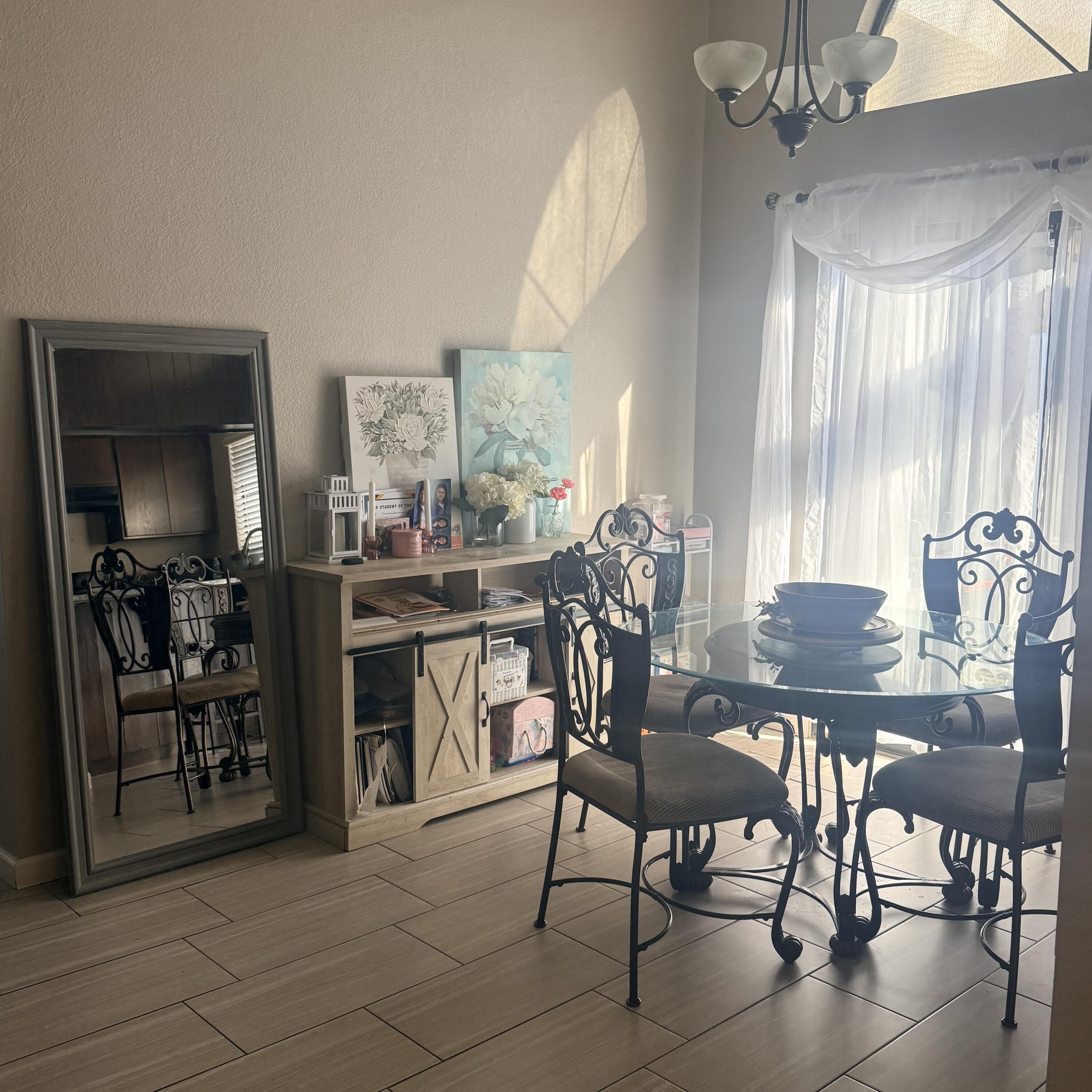 1338 E Castlecrest Ave, Visalia, CA 93292