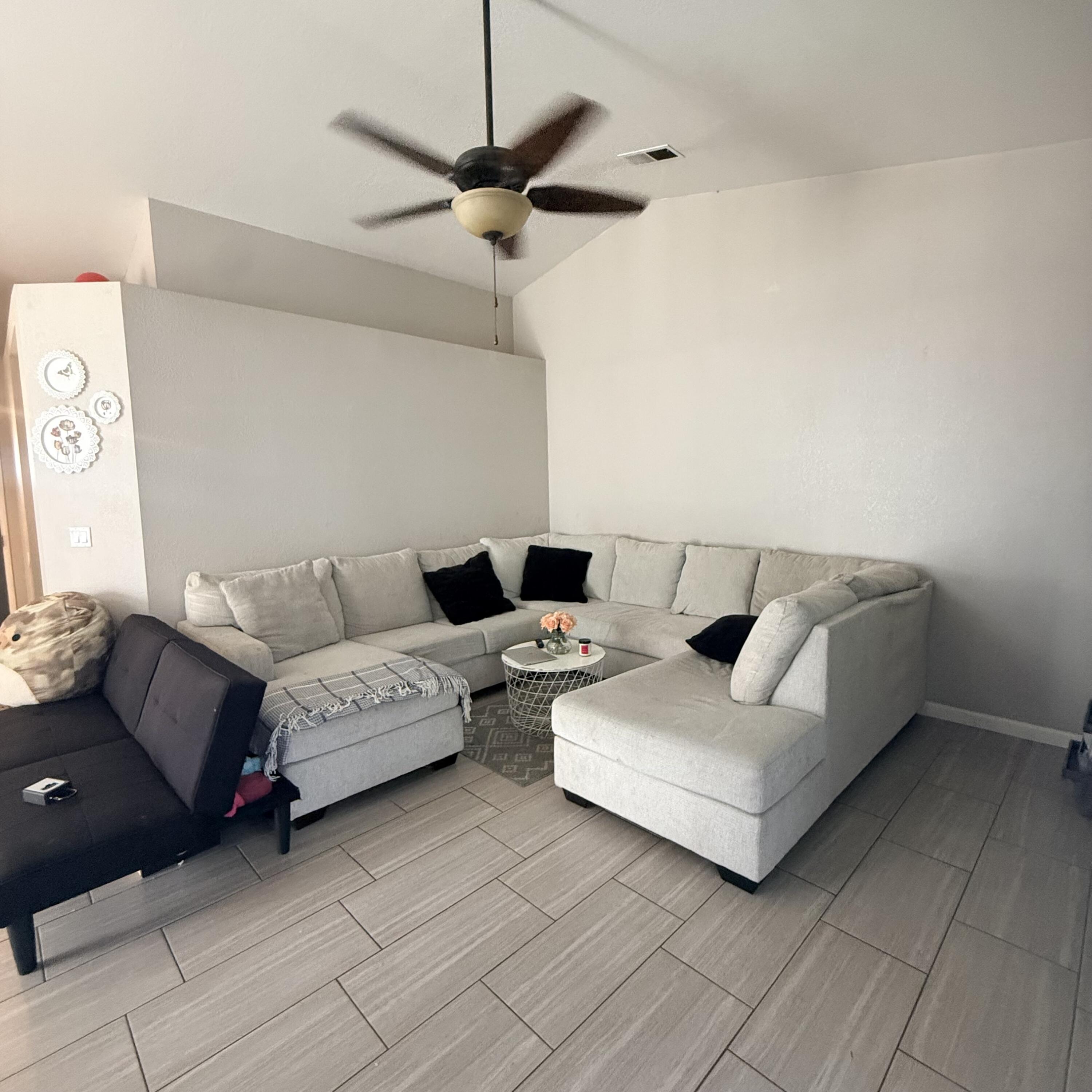 1338 E Castlecrest Ave, Visalia, CA 93292