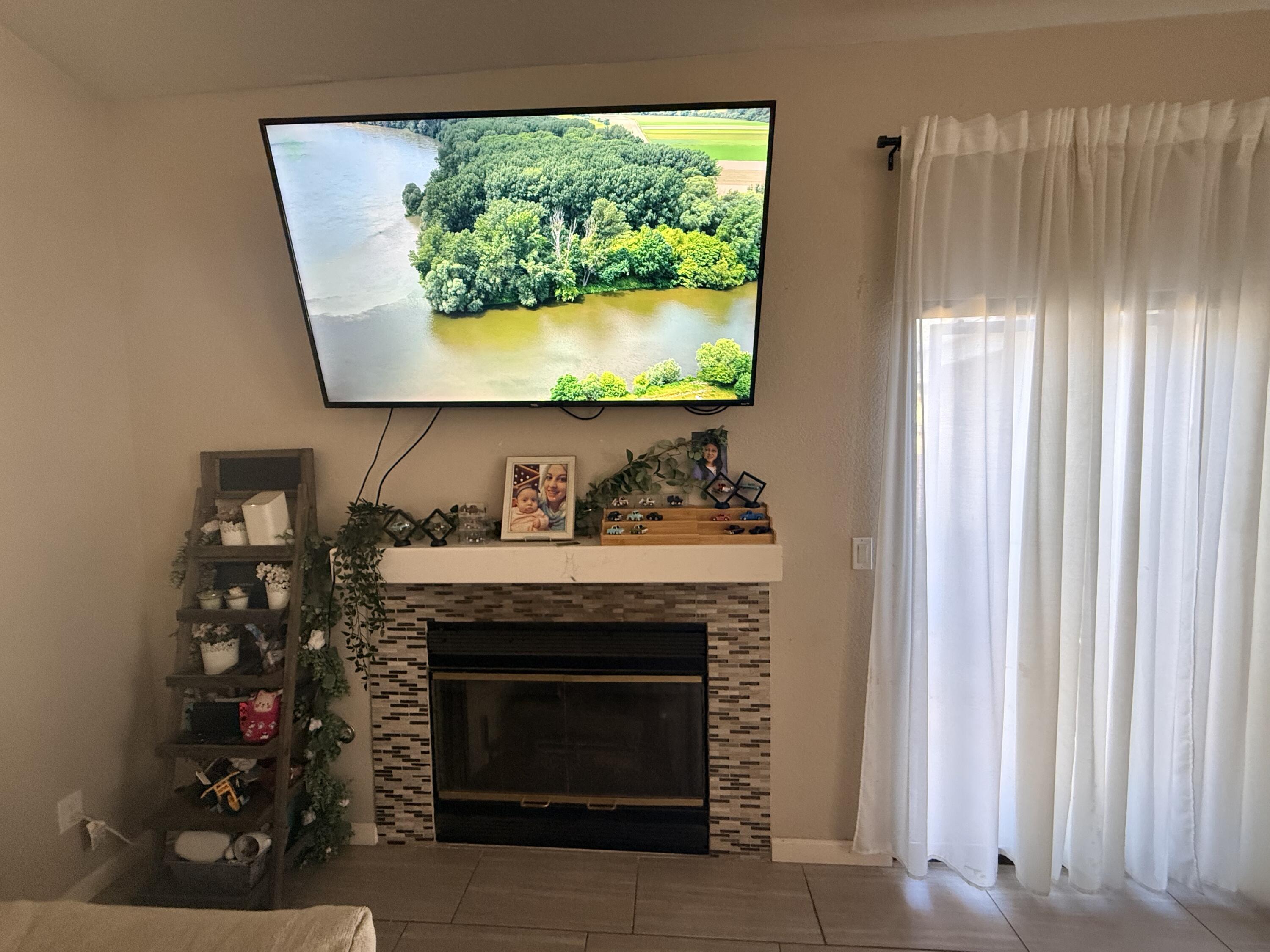 1338 E Castlecrest Ave, Visalia, CA 93292