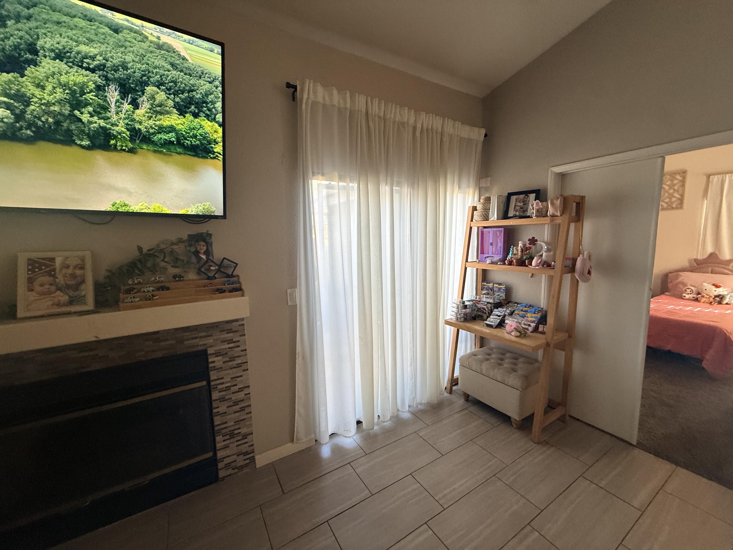 1338 E Castlecrest Ave, Visalia, CA 93292