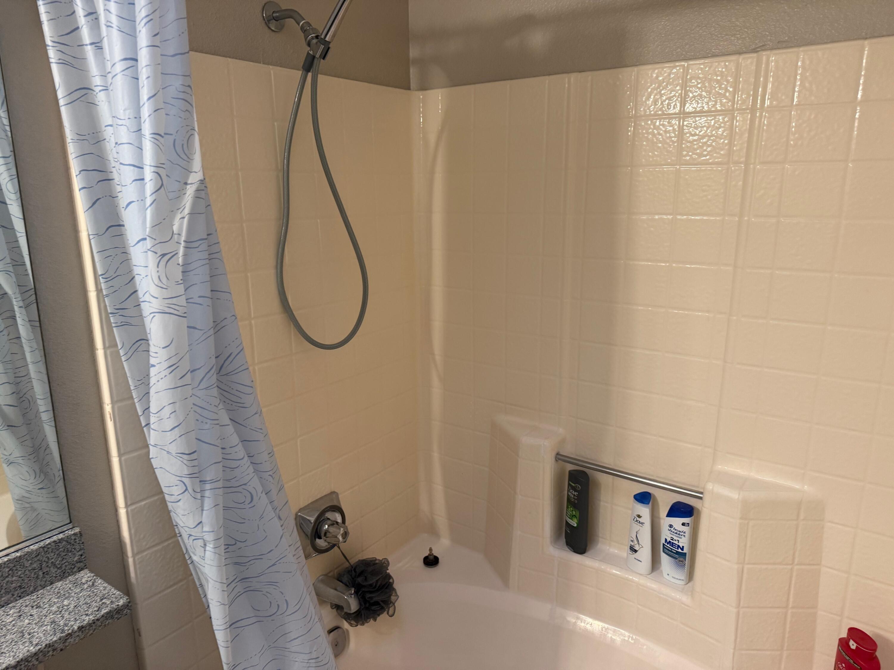 1338 E Castlecrest Ave, Visalia, CA 93292