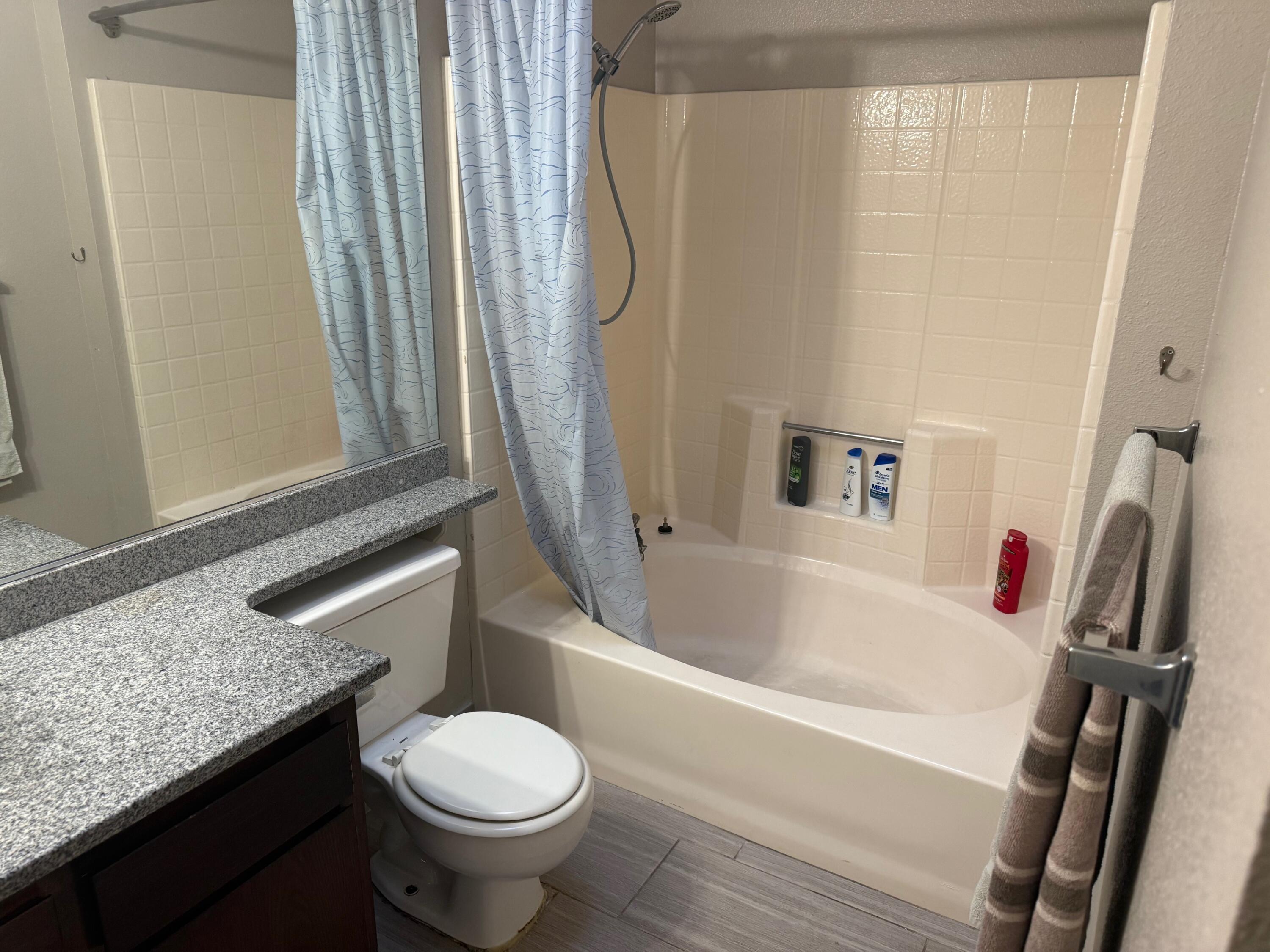 1338 E Castlecrest Ave, Visalia, CA 93292