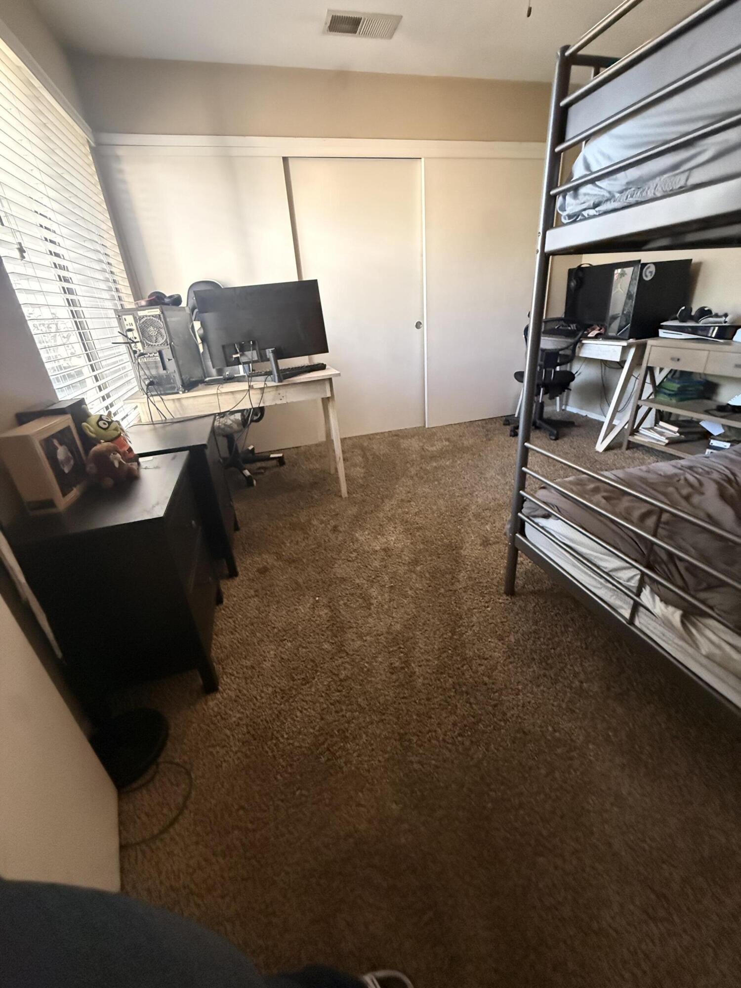 1338 E Castlecrest Ave, Visalia, CA 93292