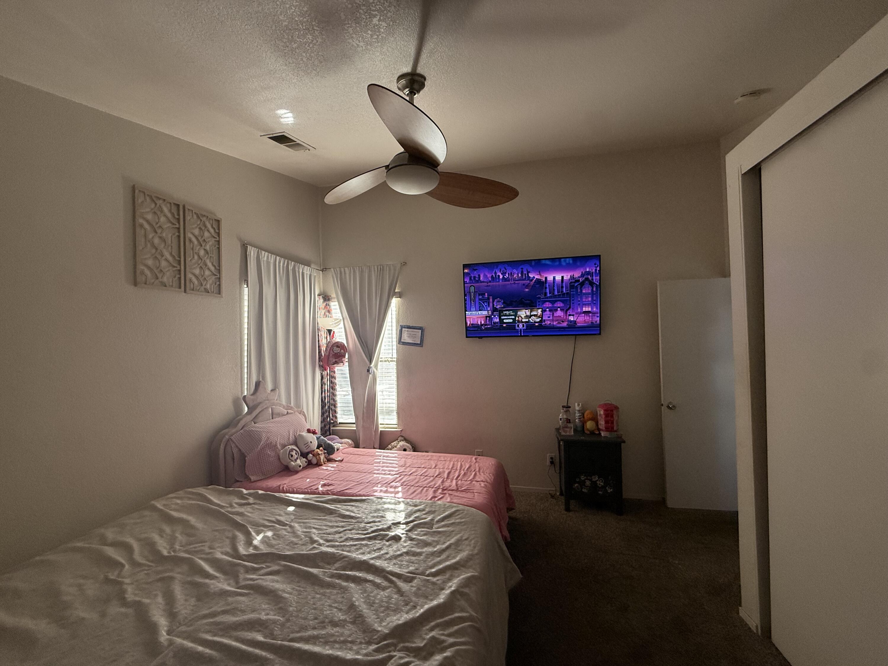 1338 E Castlecrest Ave, Visalia, CA 93292