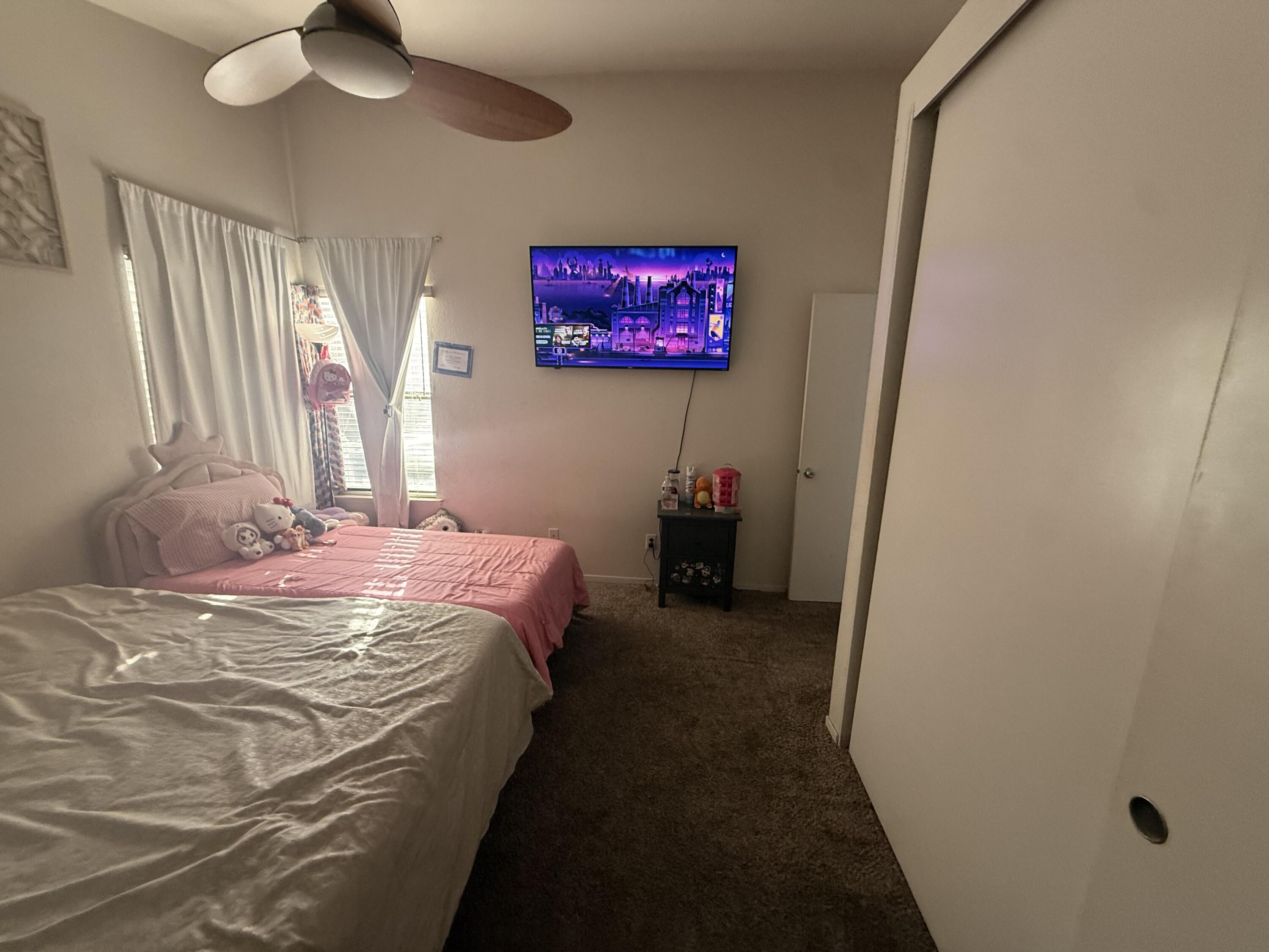 1338 E Castlecrest Ave, Visalia, CA 93292