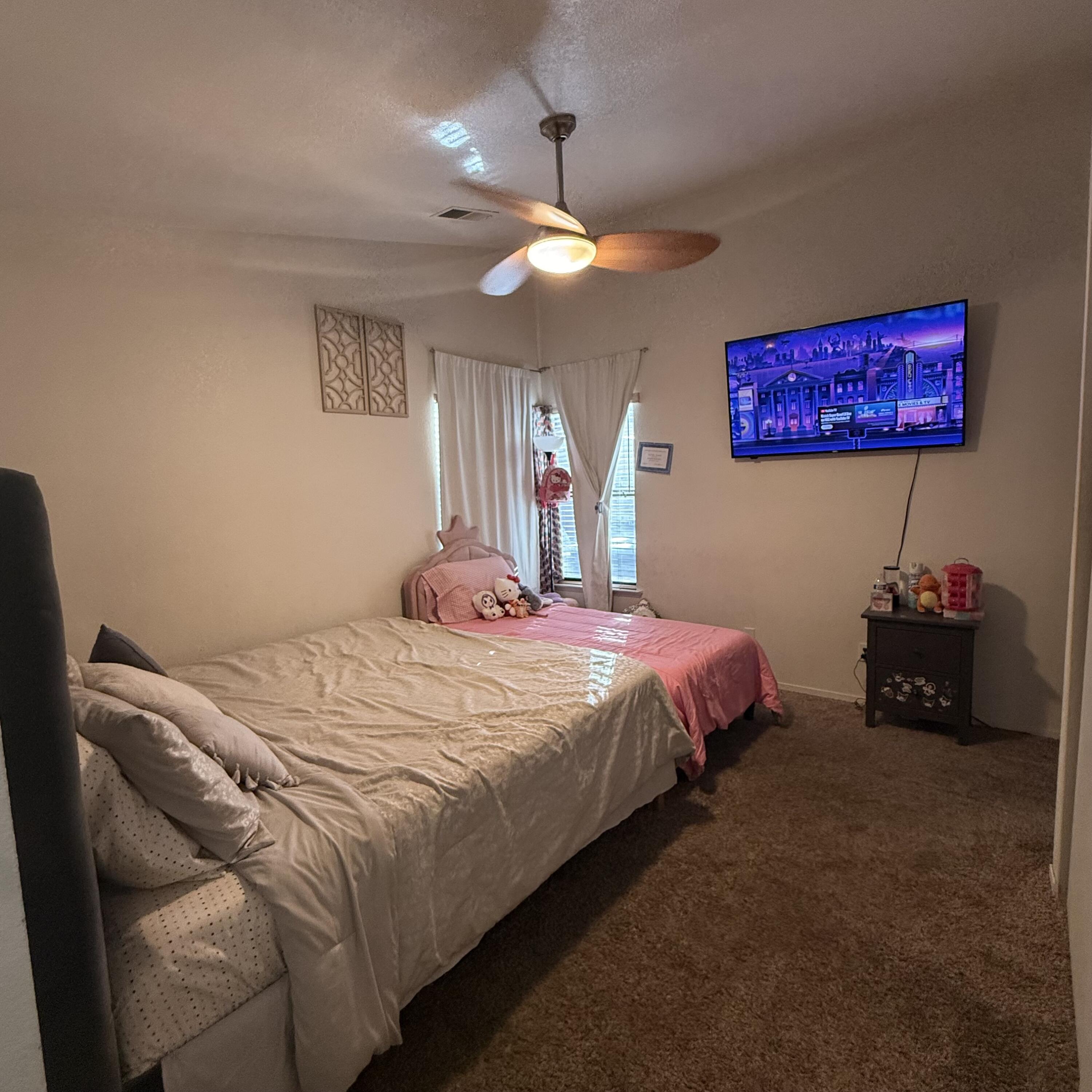 1338 E Castlecrest Ave, Visalia, CA 93292