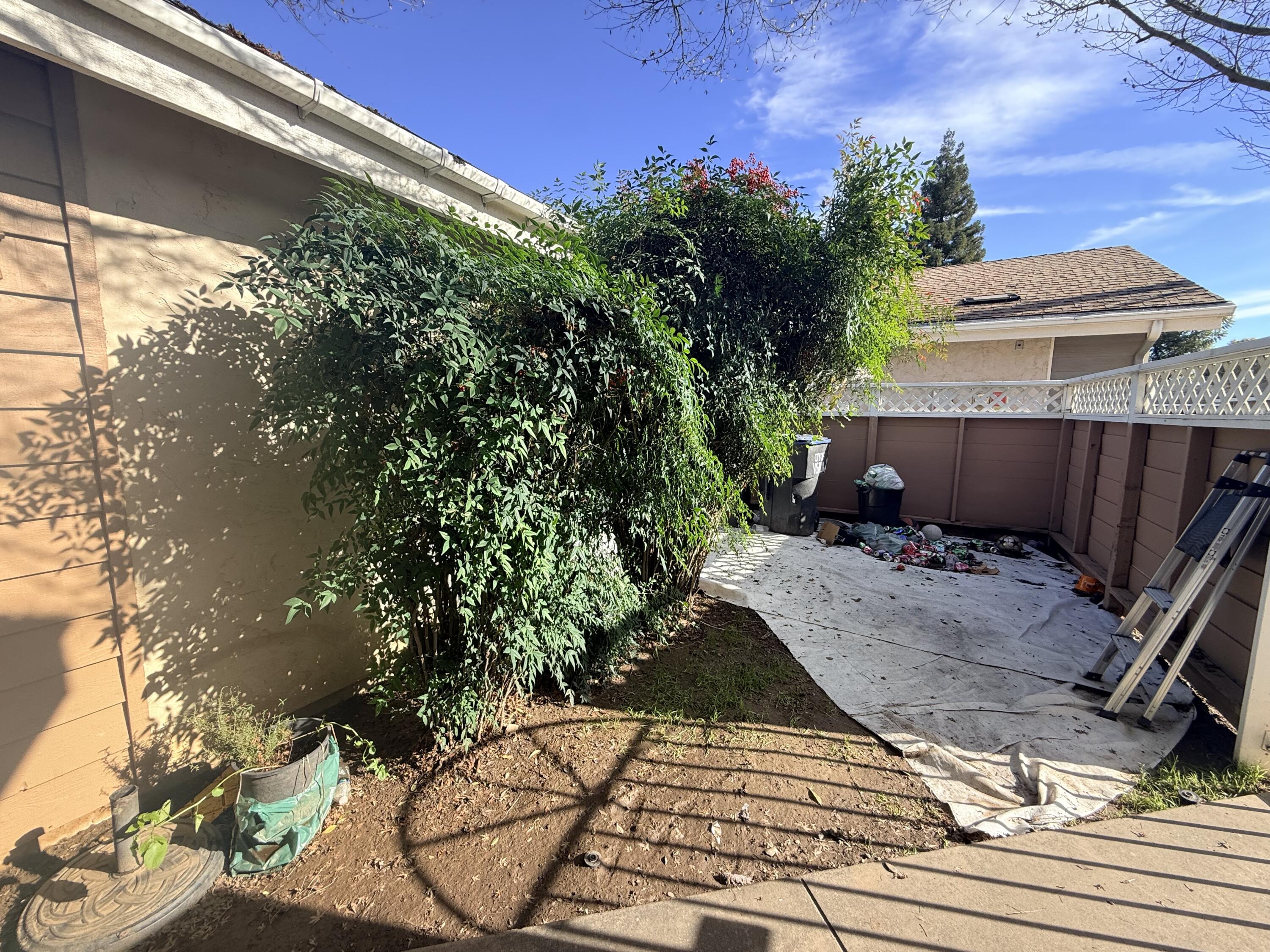 1338 E Castlecrest Ave, Visalia, CA 93292