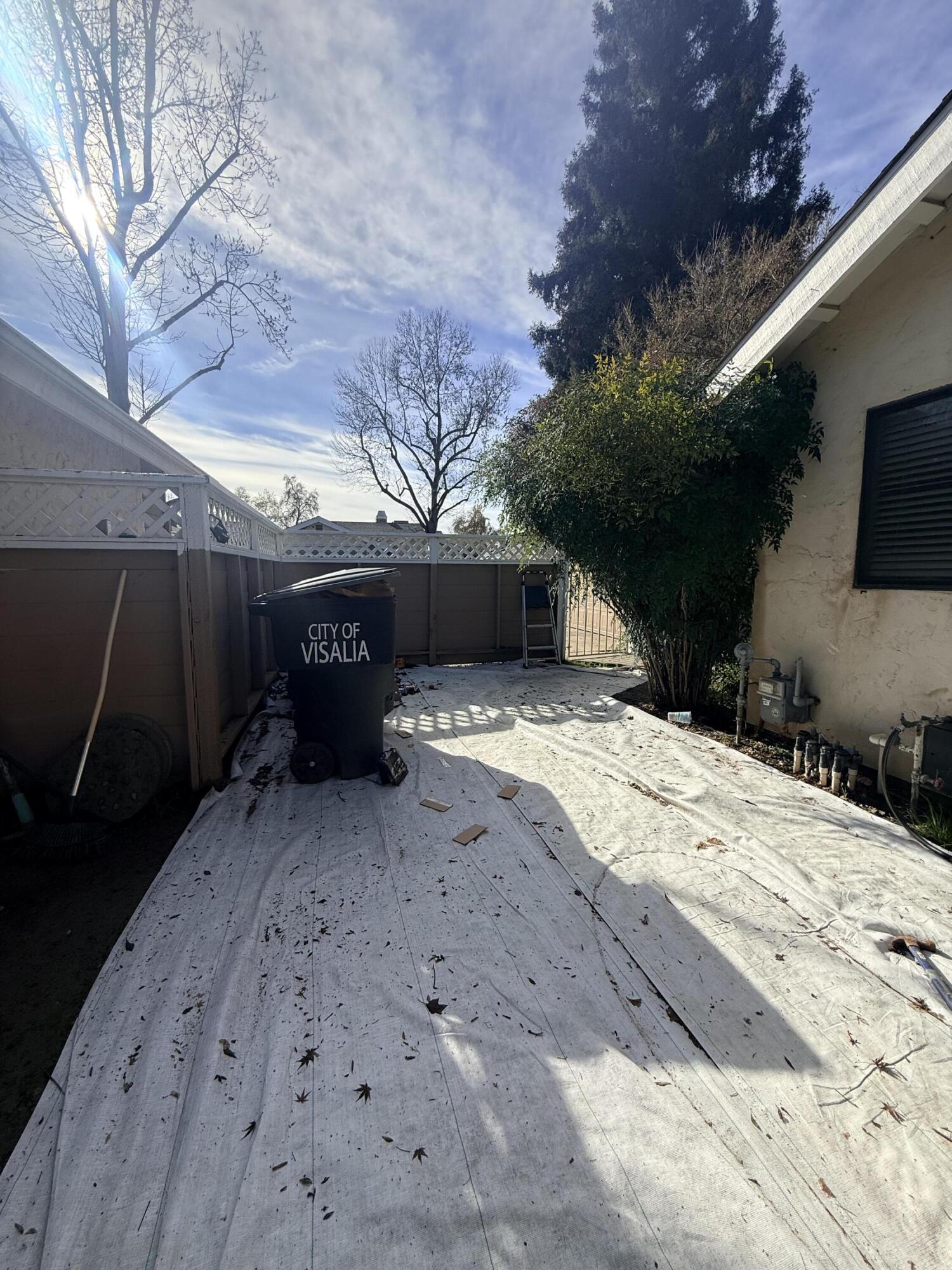 1338 E Castlecrest Ave, Visalia, CA 93292